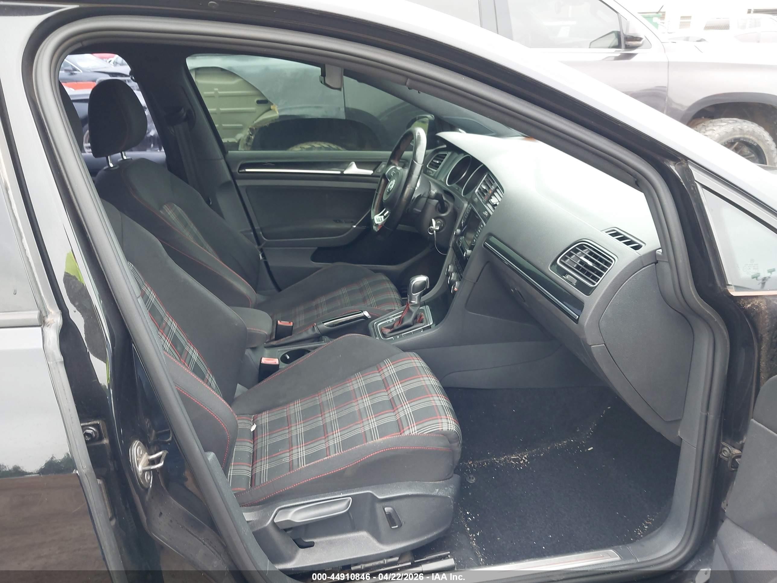 2015 Volkswagen Golf Gti 2.0t S 4-door Черный vin: 3VW4T7AUXFM091056