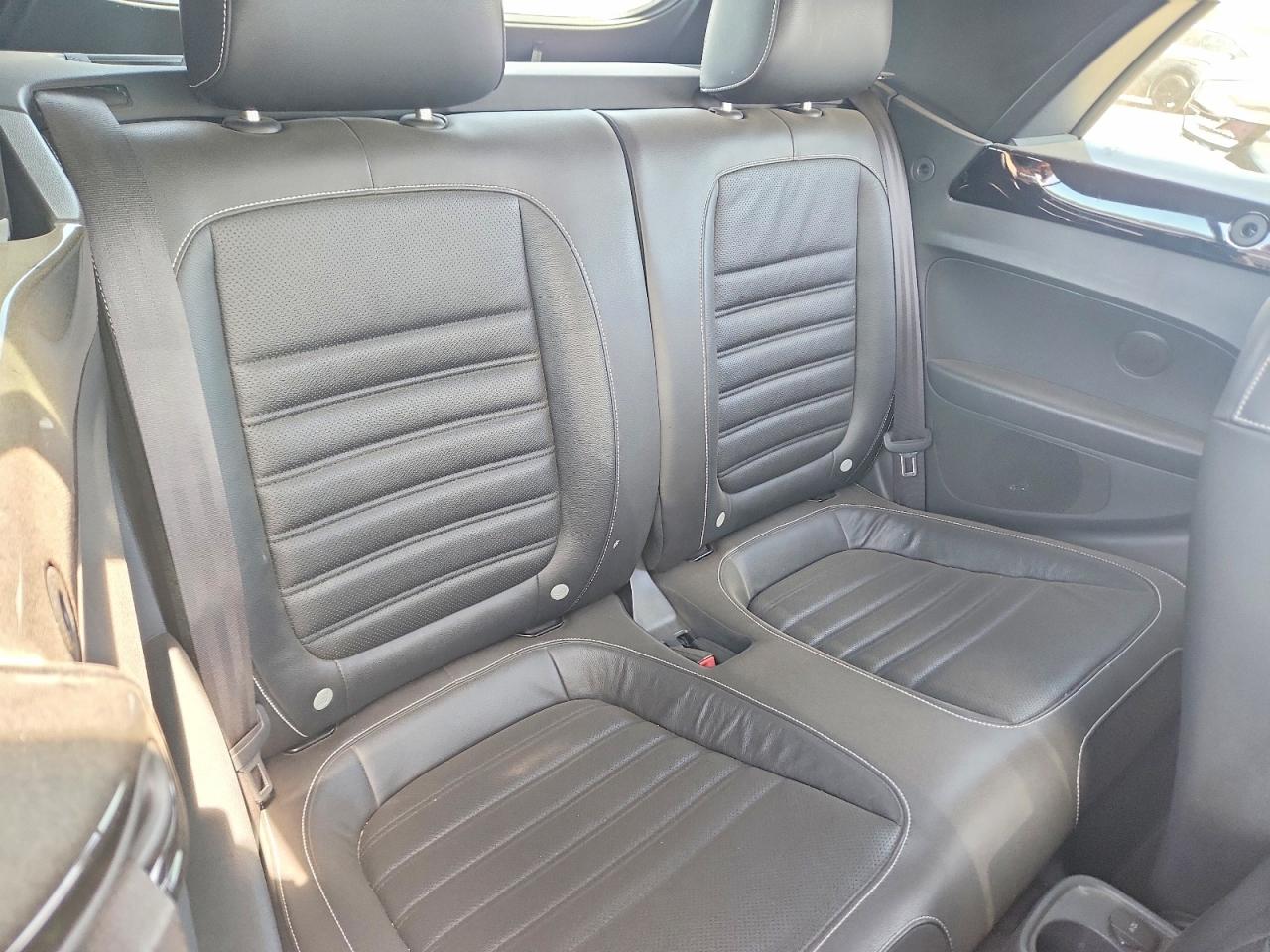 2014 Volkswagen Beetle White vin: 3VW517AT0EM816289