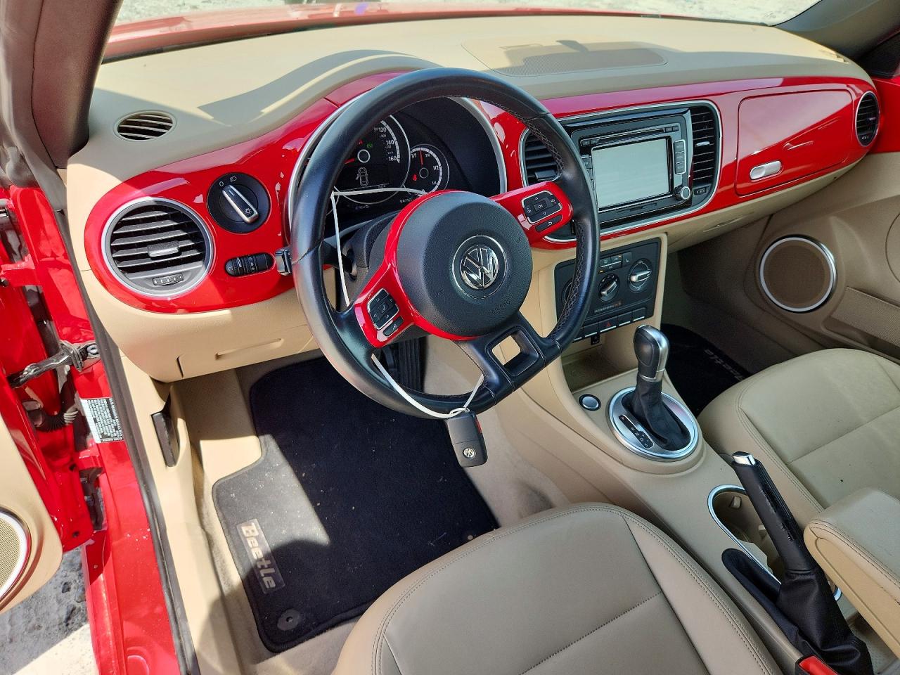2014 Volkswagen Beetle Red vin: 3VW517AT0EM823162