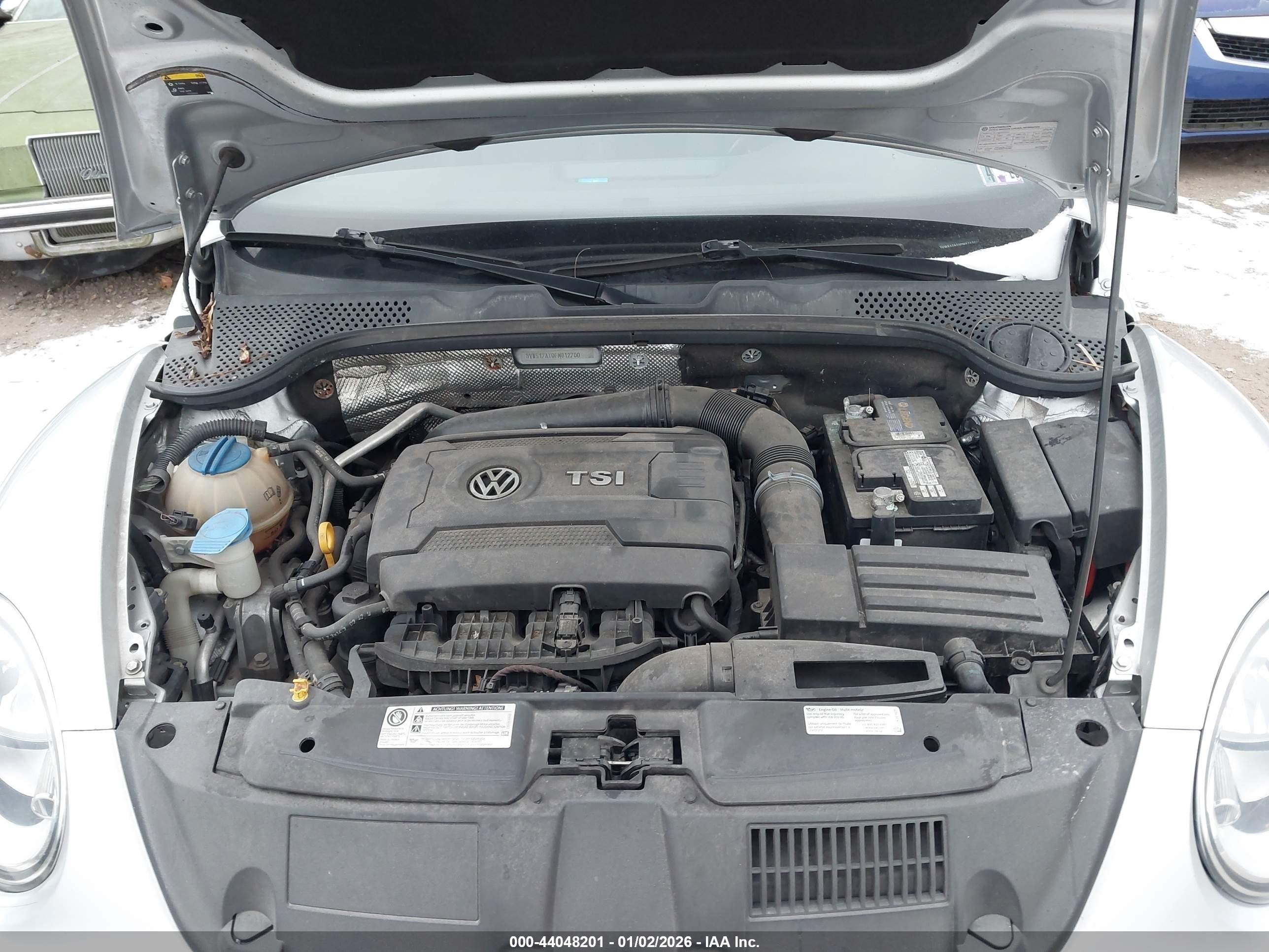 2015 Volkswagen Beetle 1.8t Серебряный vin: 3VW517AT0FM812700