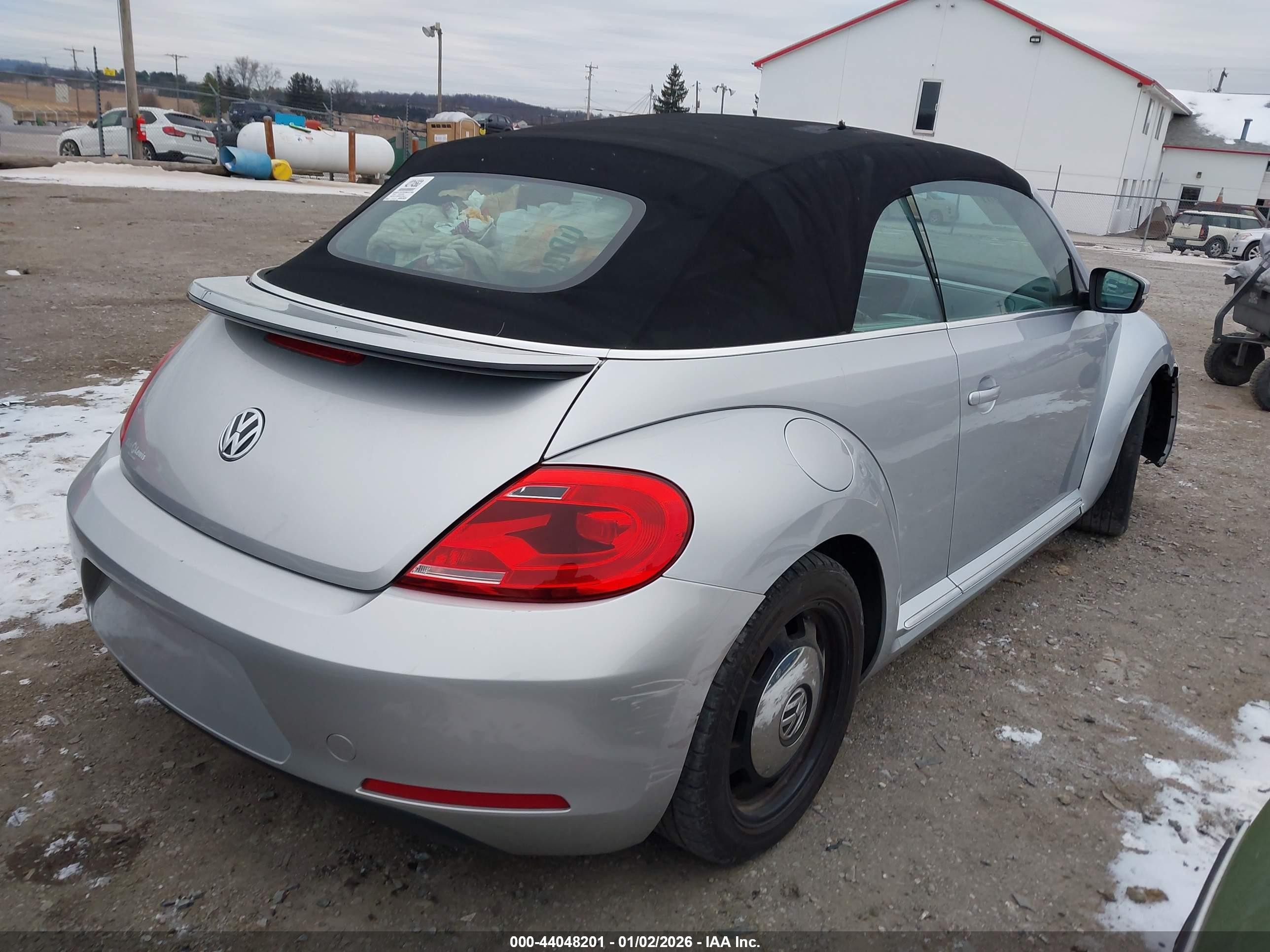 2015 Volkswagen Beetle 1.8t Серебряный vin: 3VW517AT0FM812700