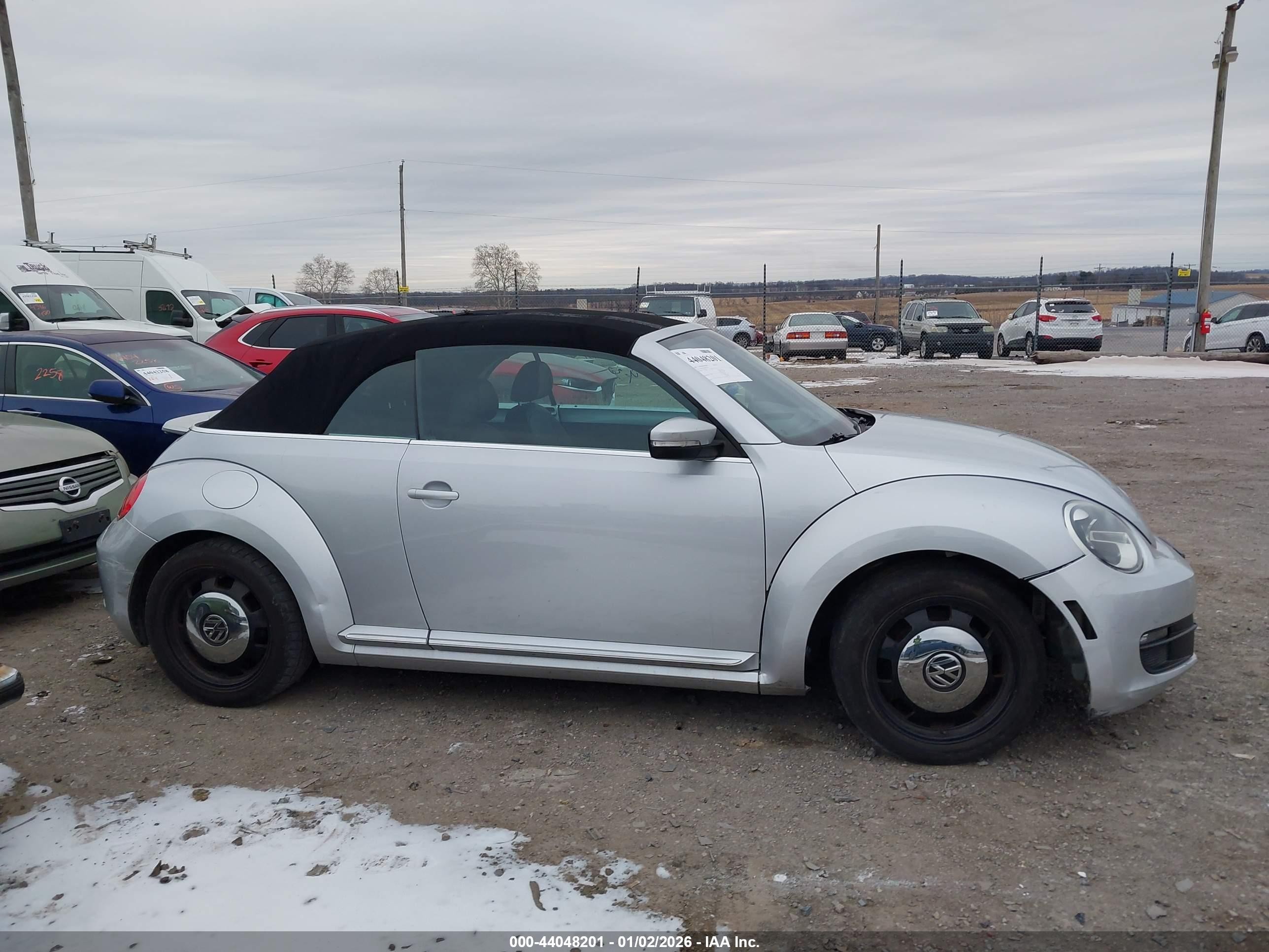 2015 Volkswagen Beetle 1.8t Серебряный vin: 3VW517AT0FM812700