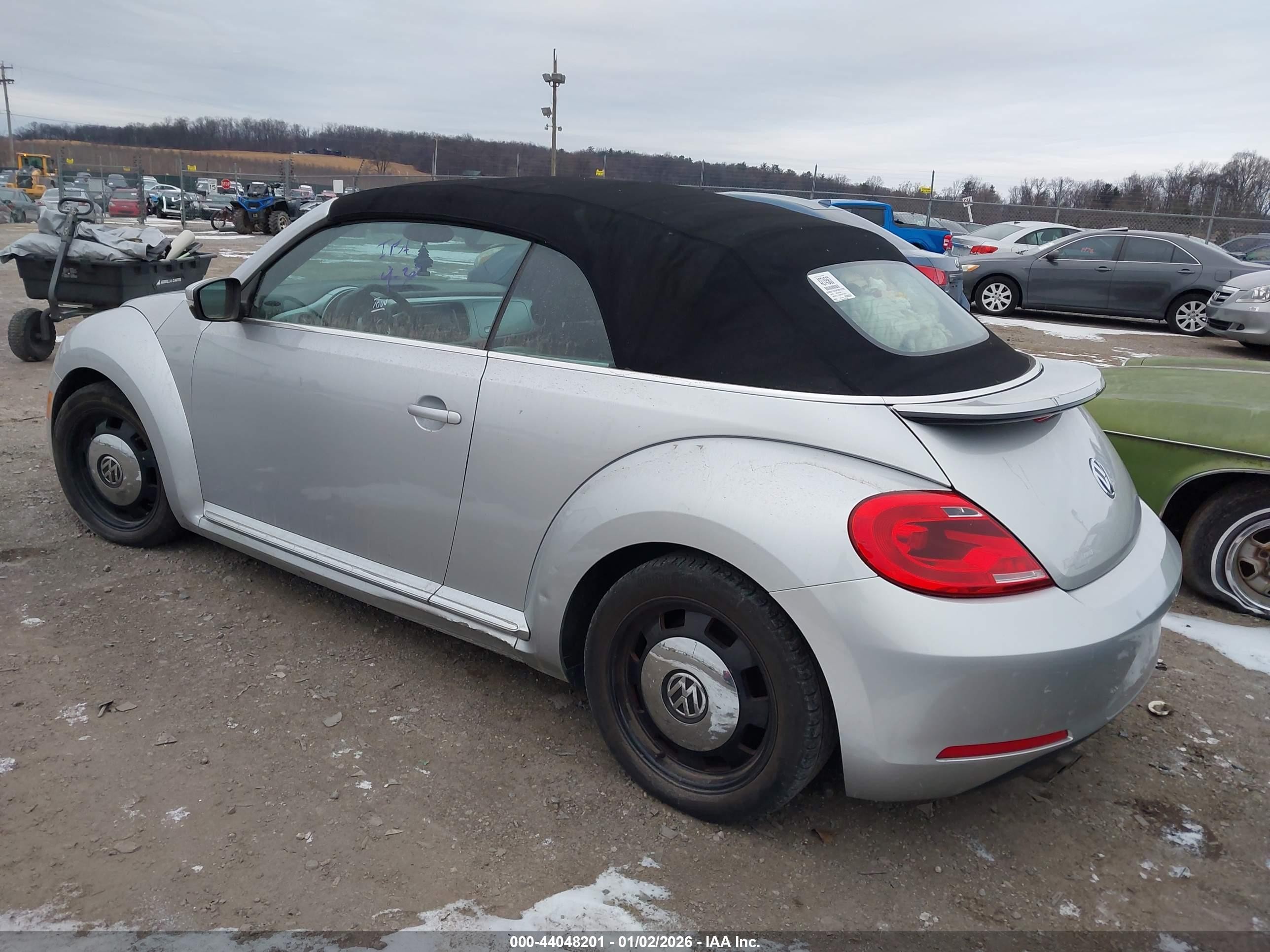 2015 Volkswagen Beetle 1.8t Серебряный vin: 3VW517AT0FM812700