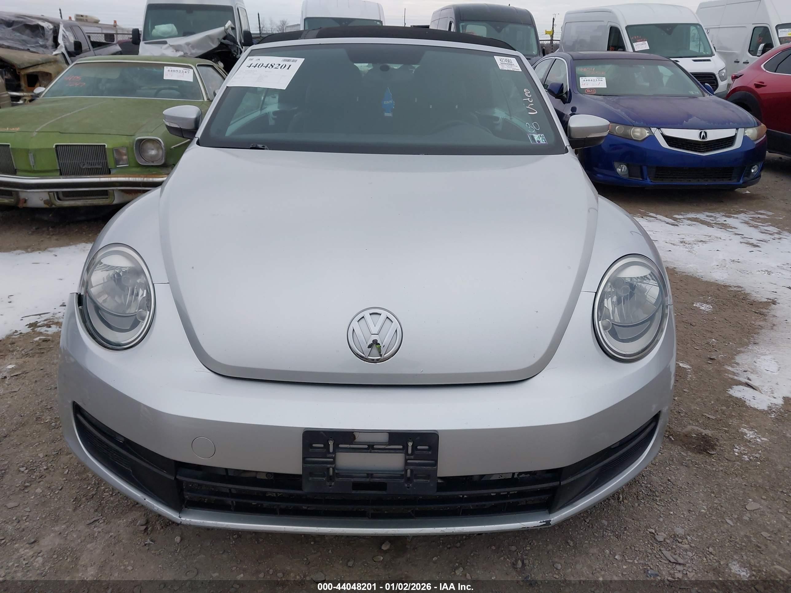 2015 Volkswagen Beetle 1.8t Серебряный vin: 3VW517AT0FM812700