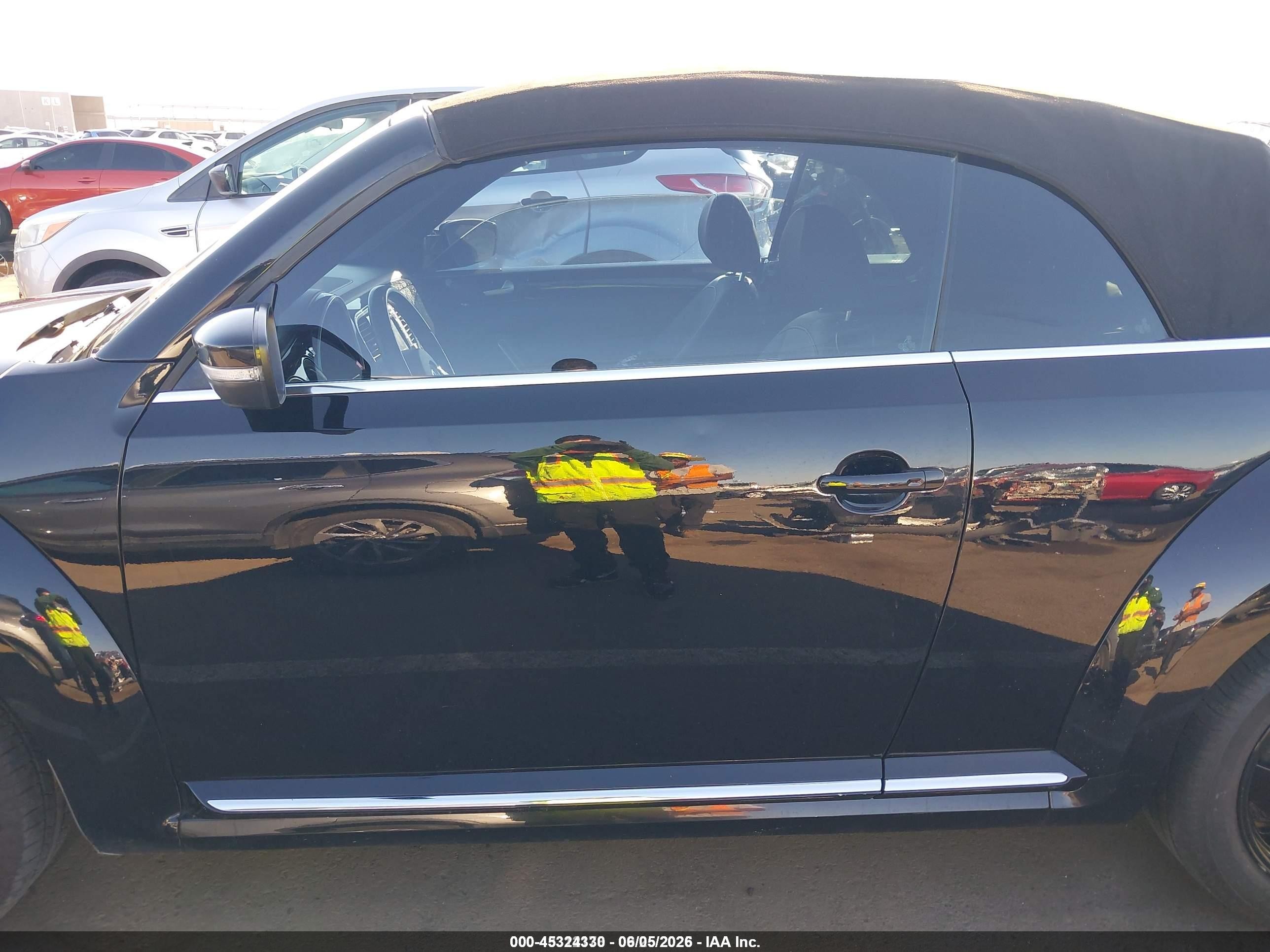 2014 Volkswagen Beetle 1.8t Black vin: 3VW517AT1EM820299
