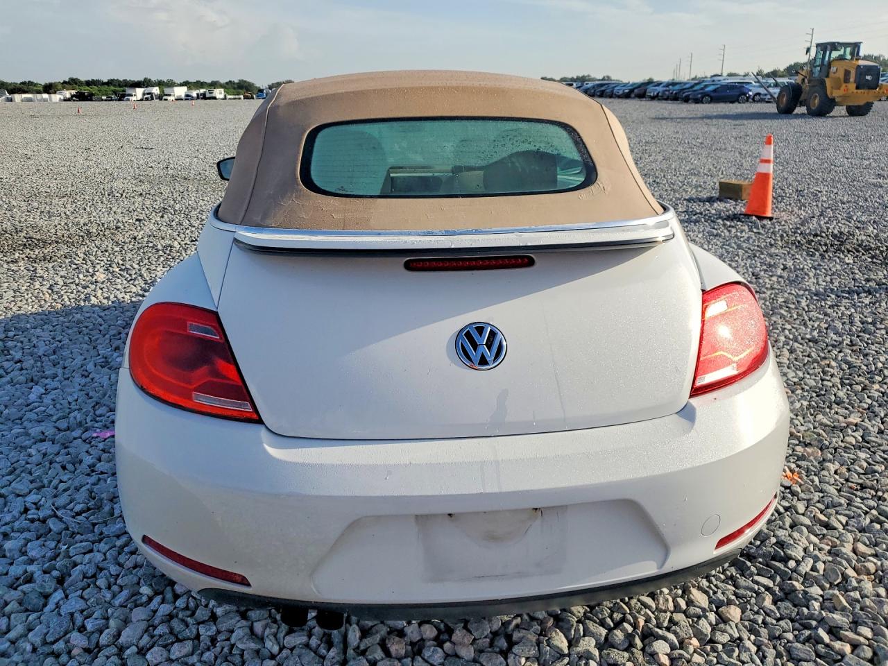 2015 Volkswagen Beetle 1.8t White vin: 3VW517AT4FM809198