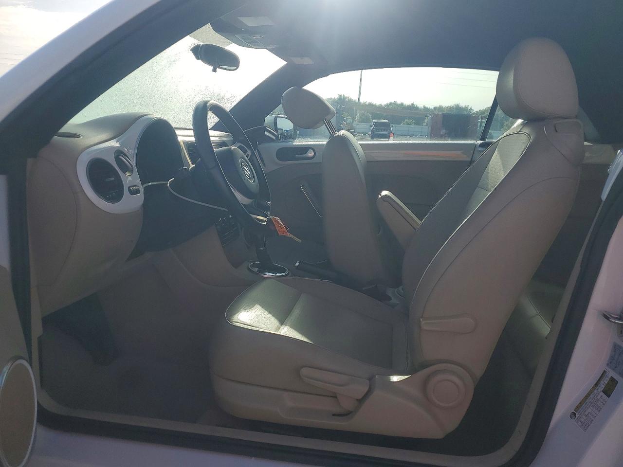 2015 Volkswagen Beetle 1.8t White vin: 3VW517AT4FM809198