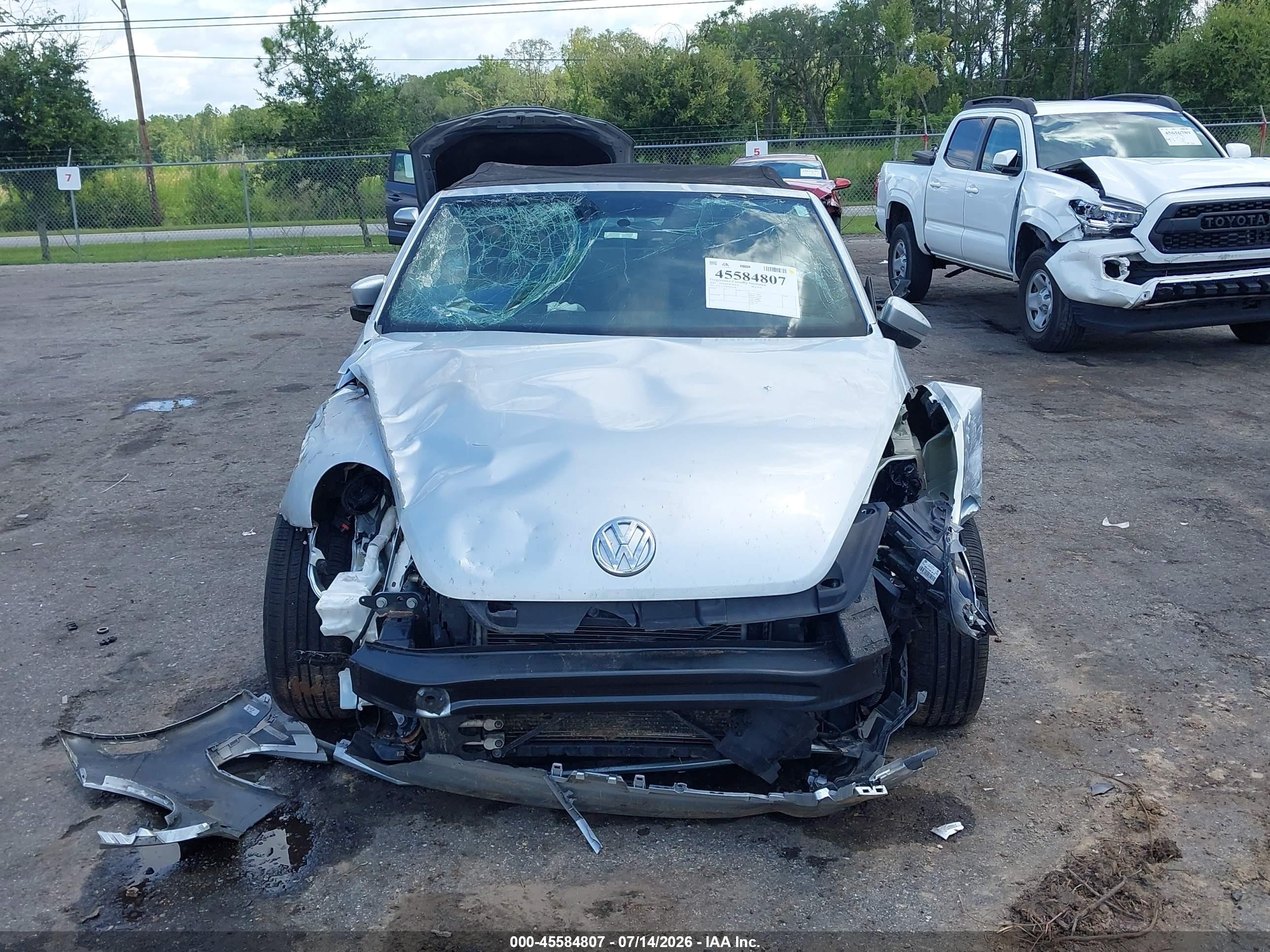 2015 Volkswagen Beetle 1.8t Silver vin: 3VW517AT4FM814708