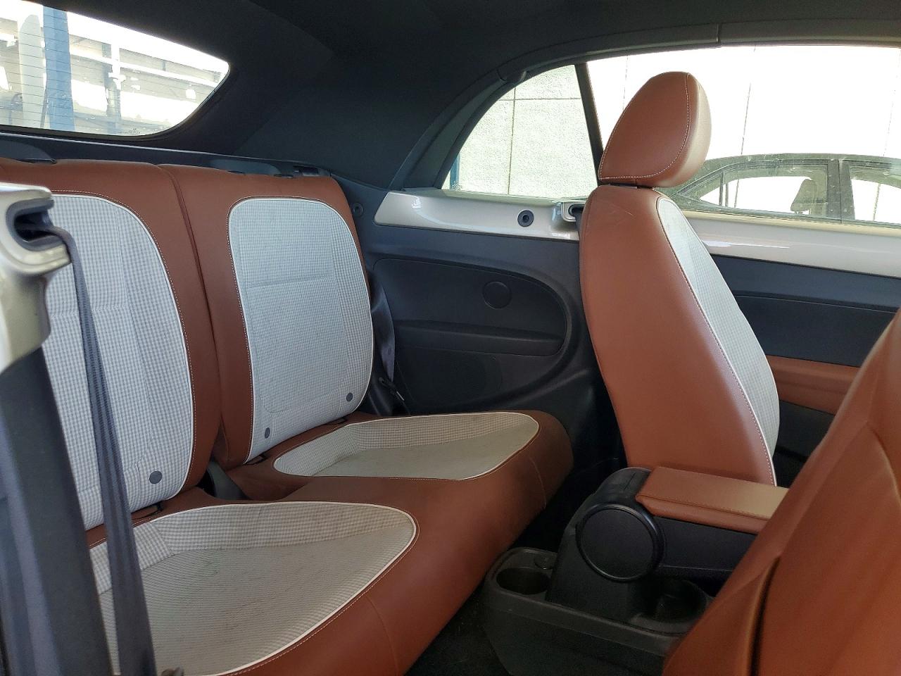 2015 Volkswagen Beetle 1.8t Tan vin: 3VW517AT4FM823568