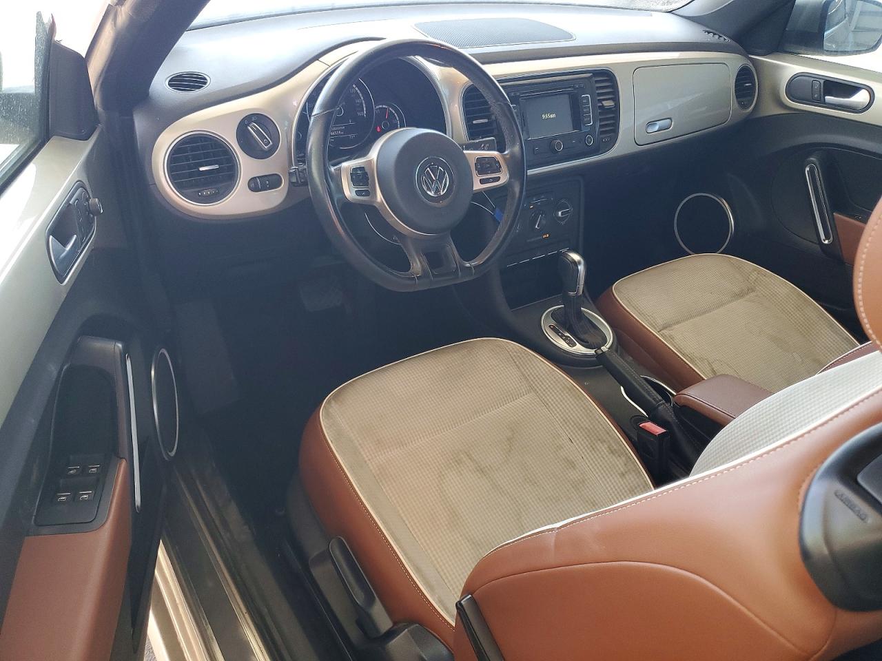 2015 Volkswagen Beetle 1.8t Tan vin: 3VW517AT4FM823568