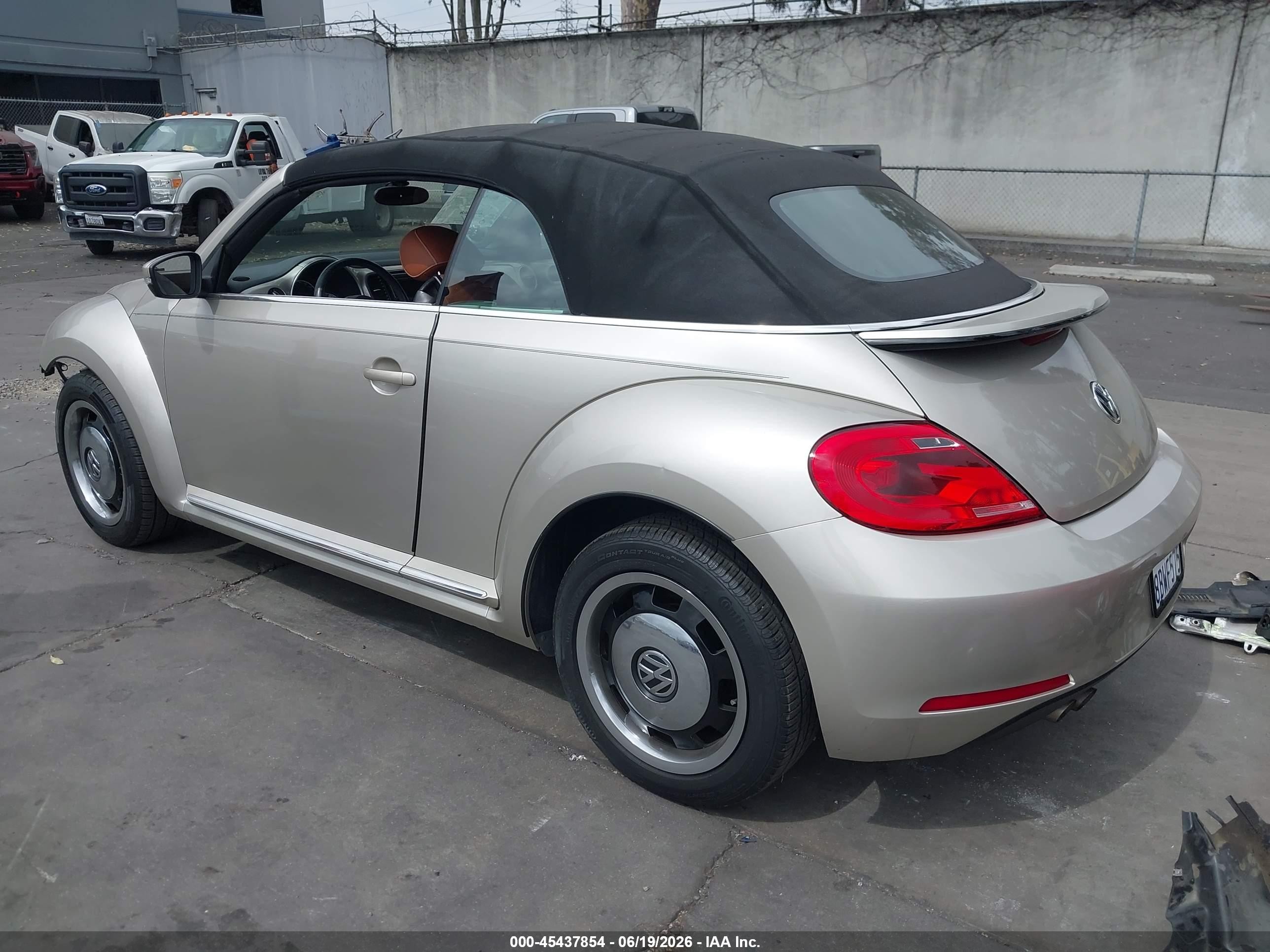 2015 Volkswagen Beetle 1.8t Classic Silver vin: 3VW517AT5FM809596
