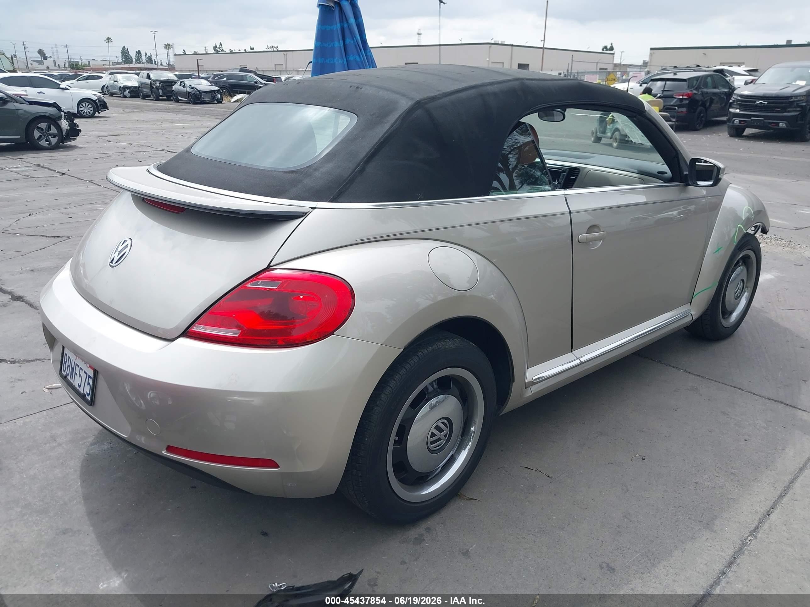2015 Volkswagen Beetle 1.8t Classic Silver vin: 3VW517AT5FM809596
