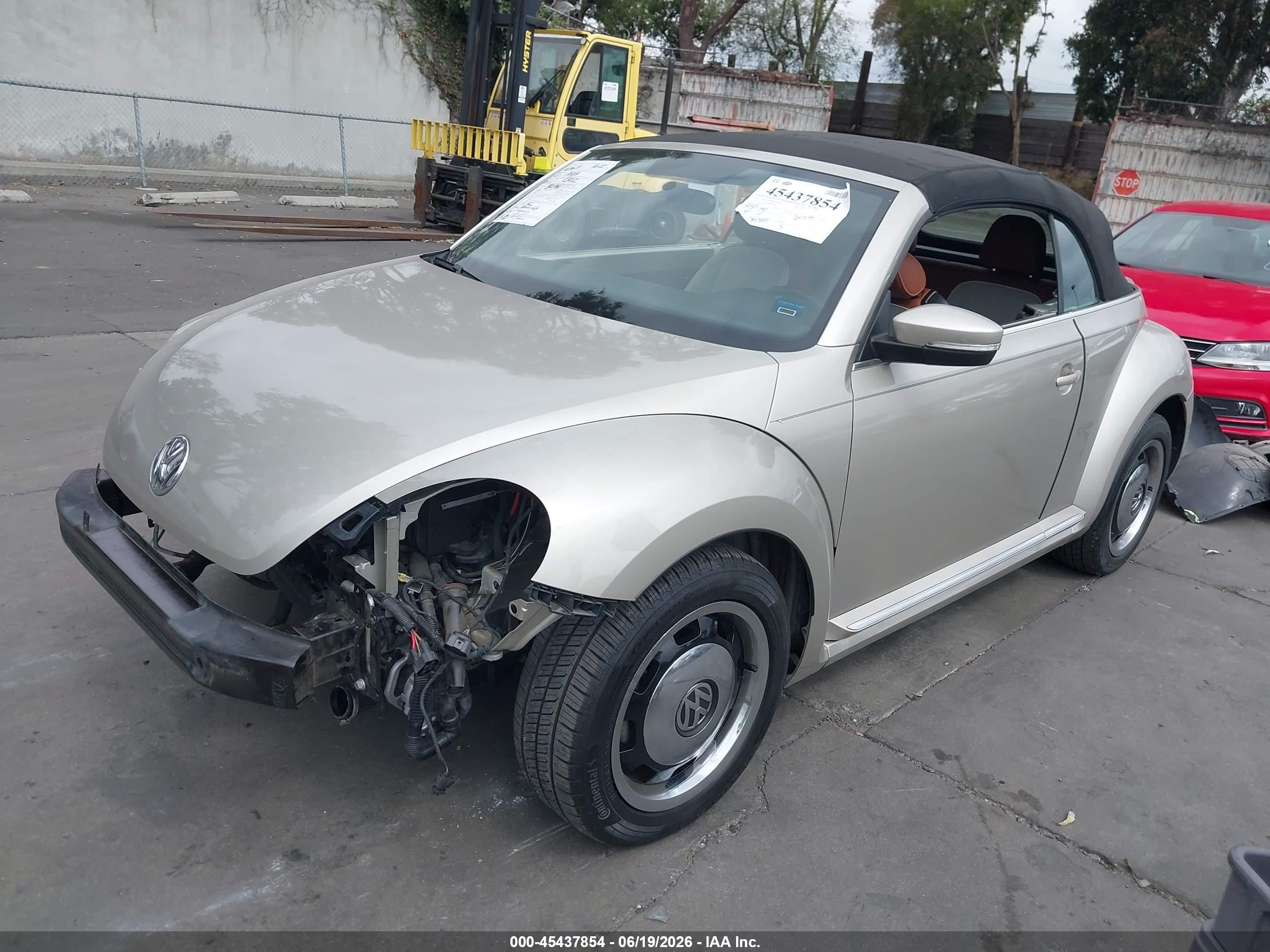 2015 Volkswagen Beetle 1.8t Classic Silver vin: 3VW517AT5FM809596