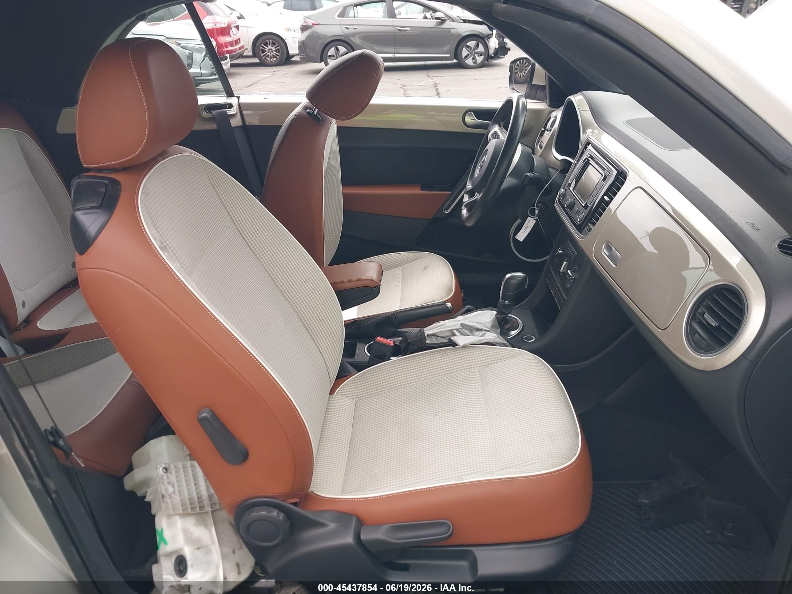2015 Volkswagen Beetle 1.8t Classic Silver vin: 3VW517AT5FM809596