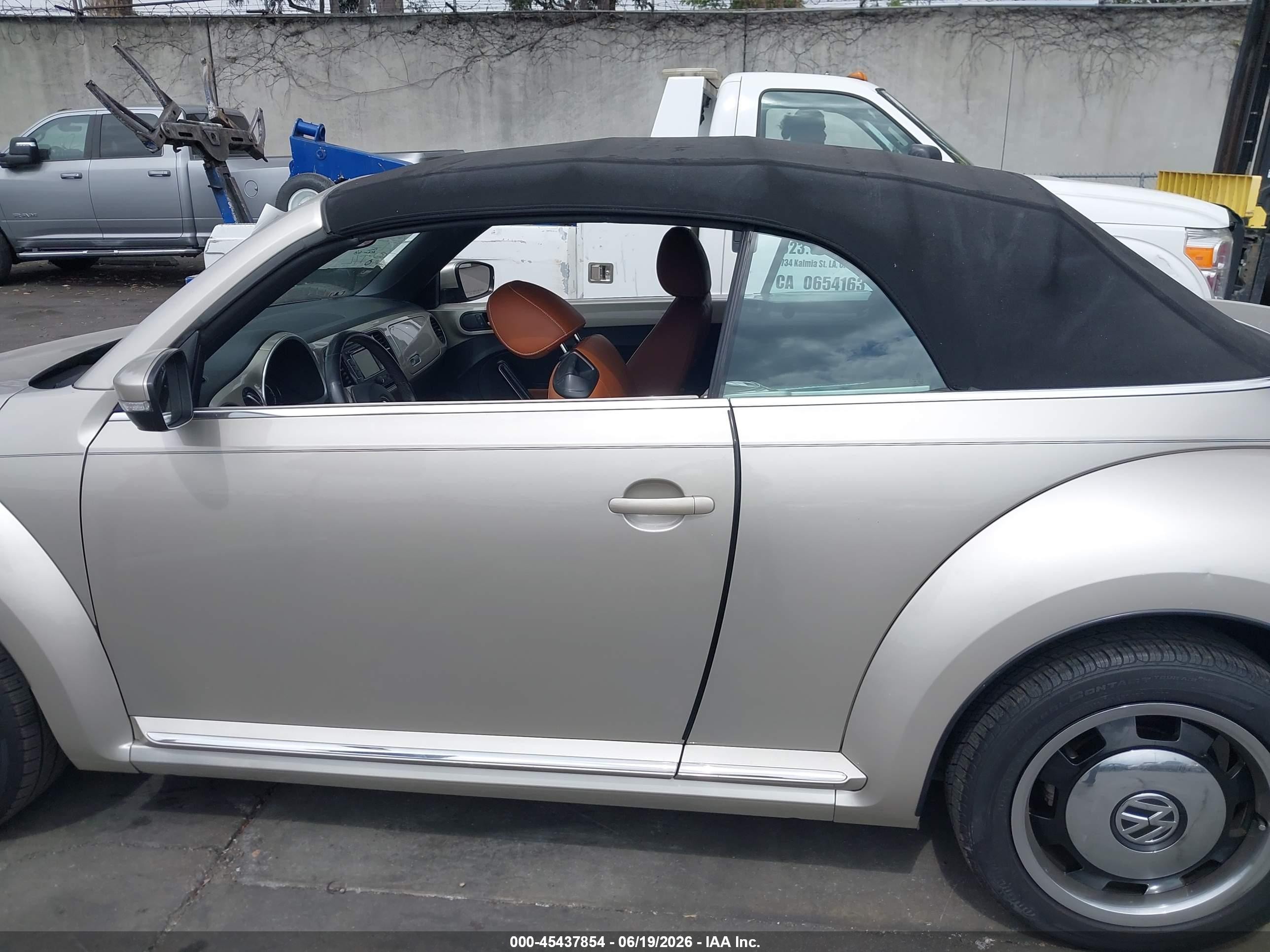 2015 Volkswagen Beetle 1.8t Classic Silver vin: 3VW517AT5FM809596