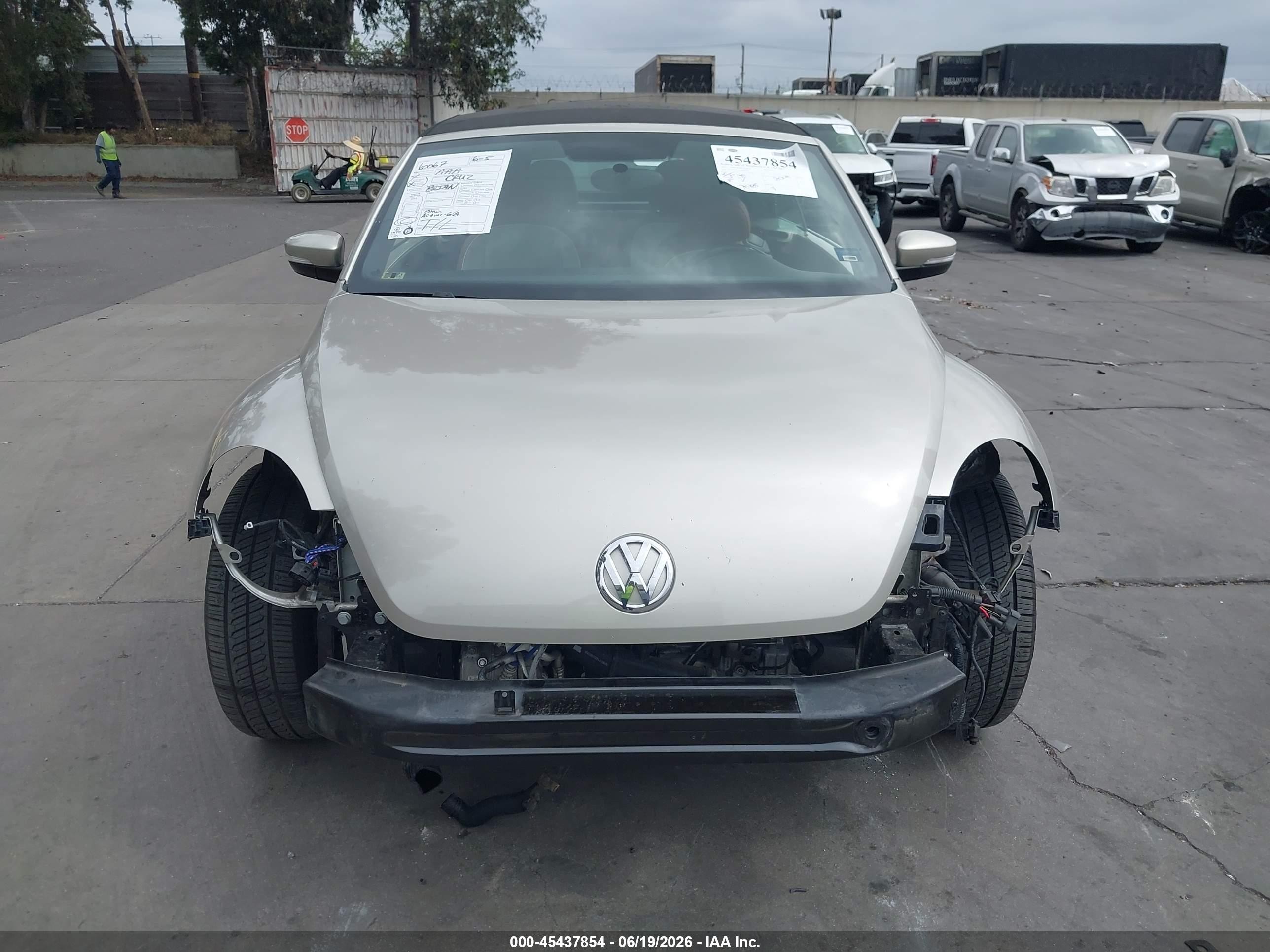 2015 Volkswagen Beetle 1.8t Classic Silver vin: 3VW517AT5FM809596