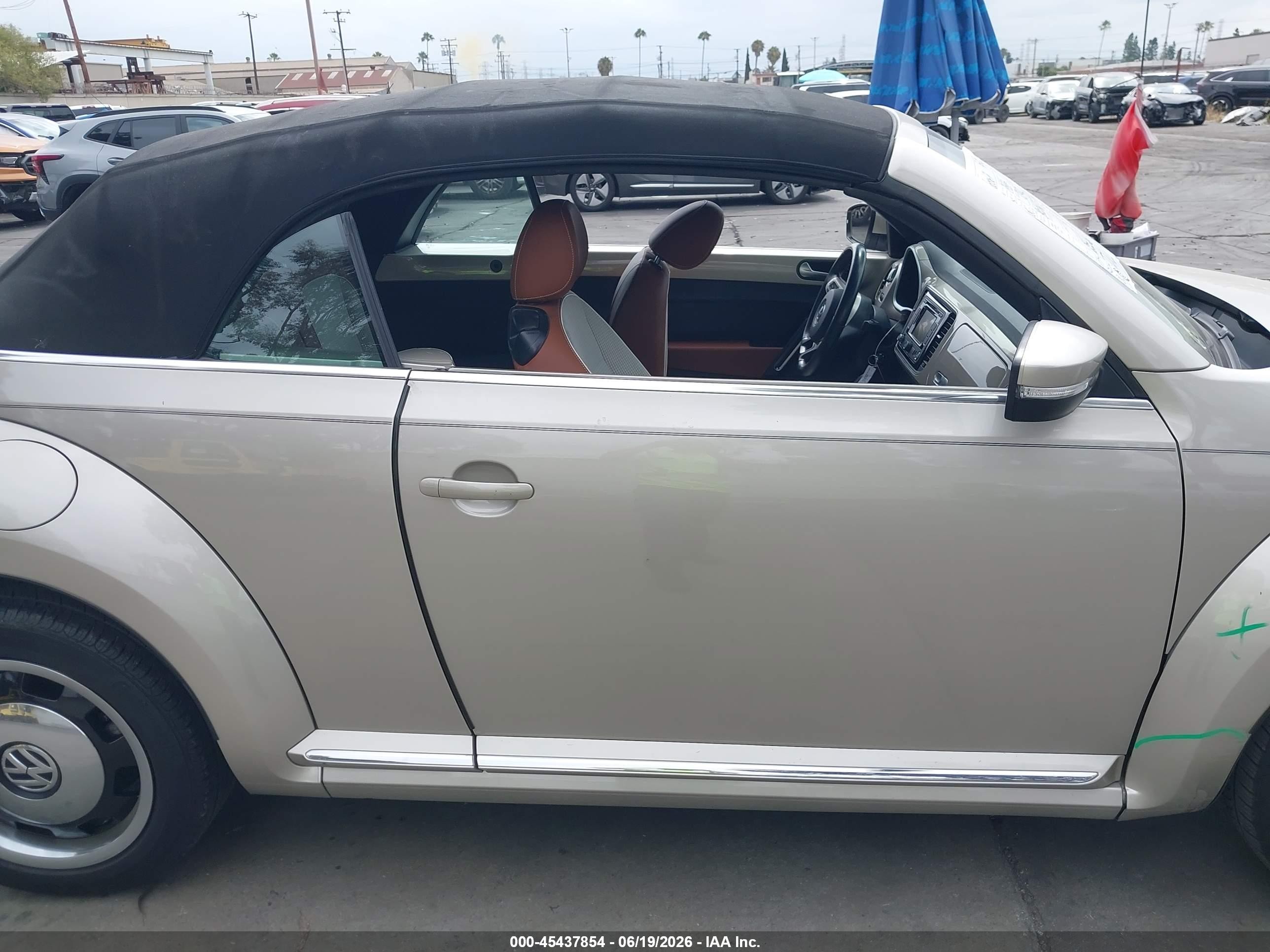 2015 Volkswagen Beetle 1.8t Classic Silver vin: 3VW517AT5FM809596