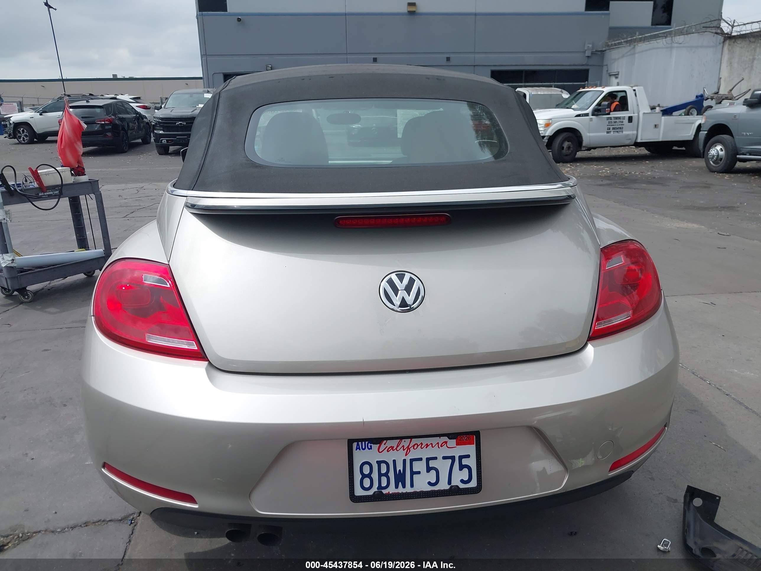 2015 Volkswagen Beetle 1.8t Classic Silver vin: 3VW517AT5FM809596