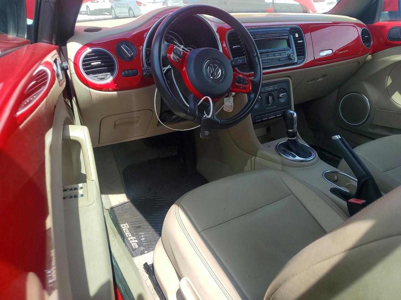 2014 Volkswagen Beetle Red vin: 3VW517AT7EM823000