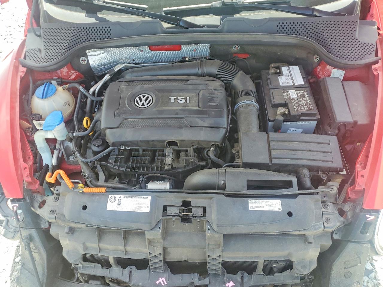 2014 Volkswagen Beetle Red vin: 3VW517AT7EM823000