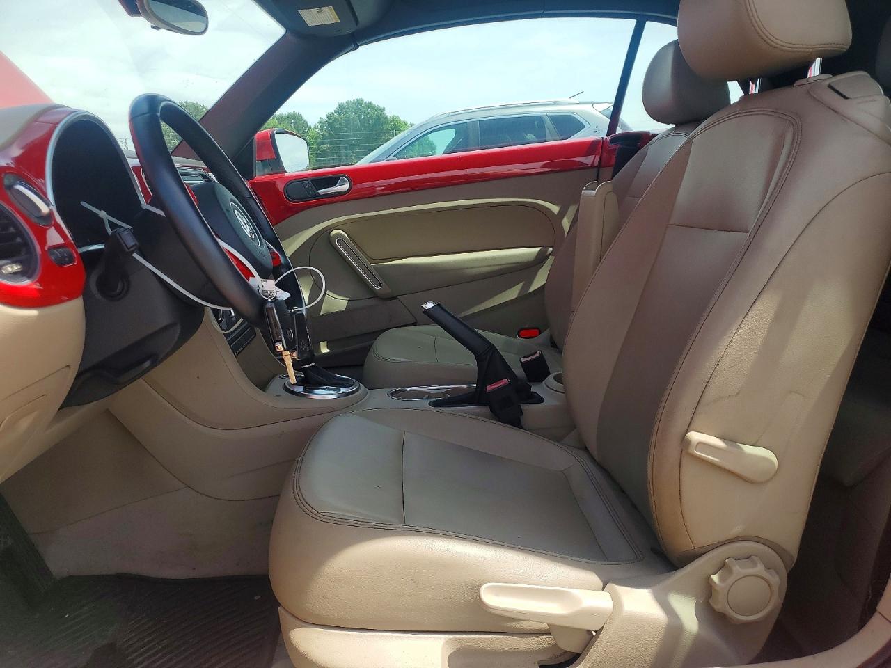 2014 Volkswagen Beetle Red vin: 3VW517AT7EM823000