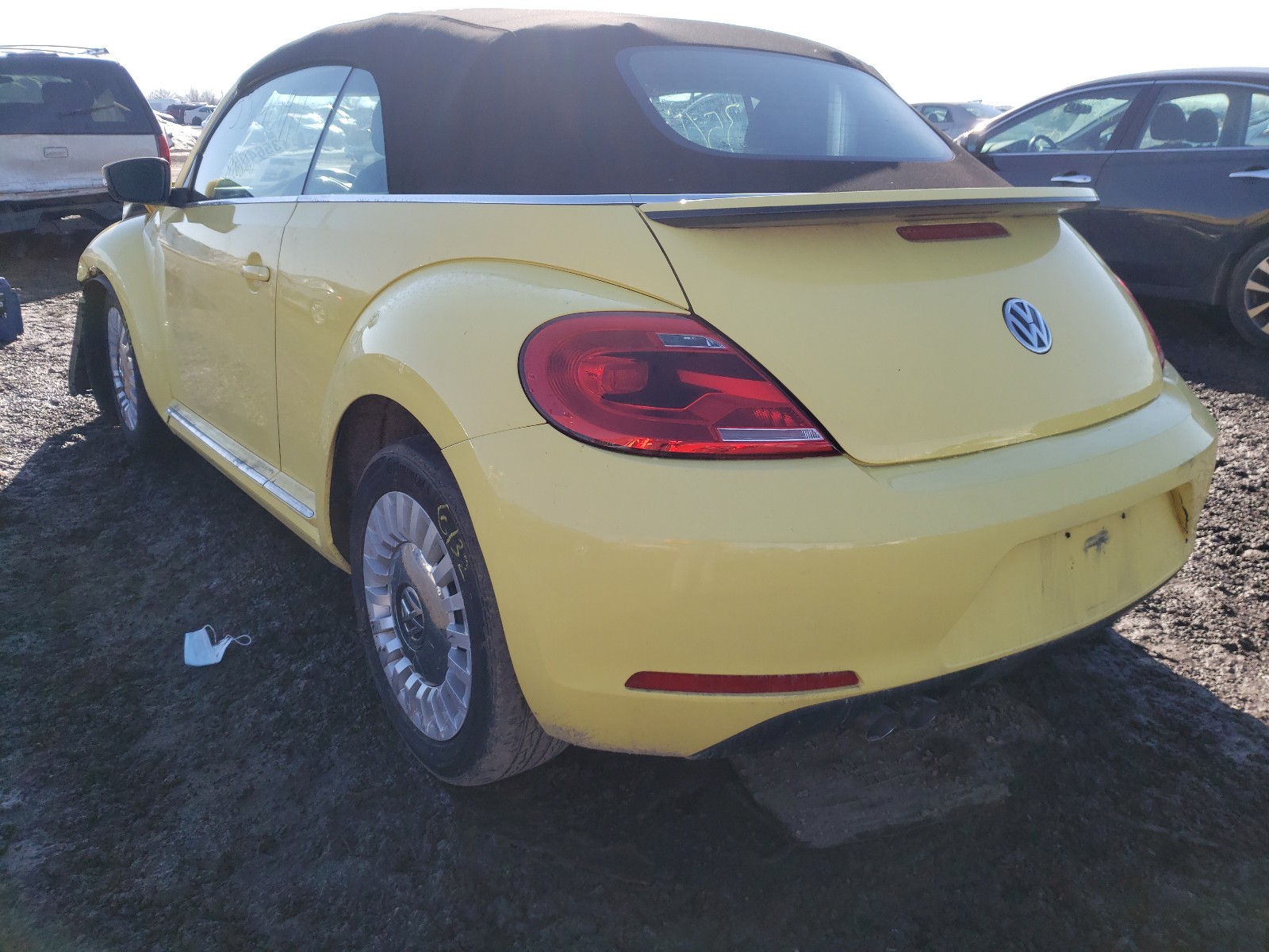 2015 Volkswagen Beetle 1.8t Yellow vin: 3VW517AT7FM807848