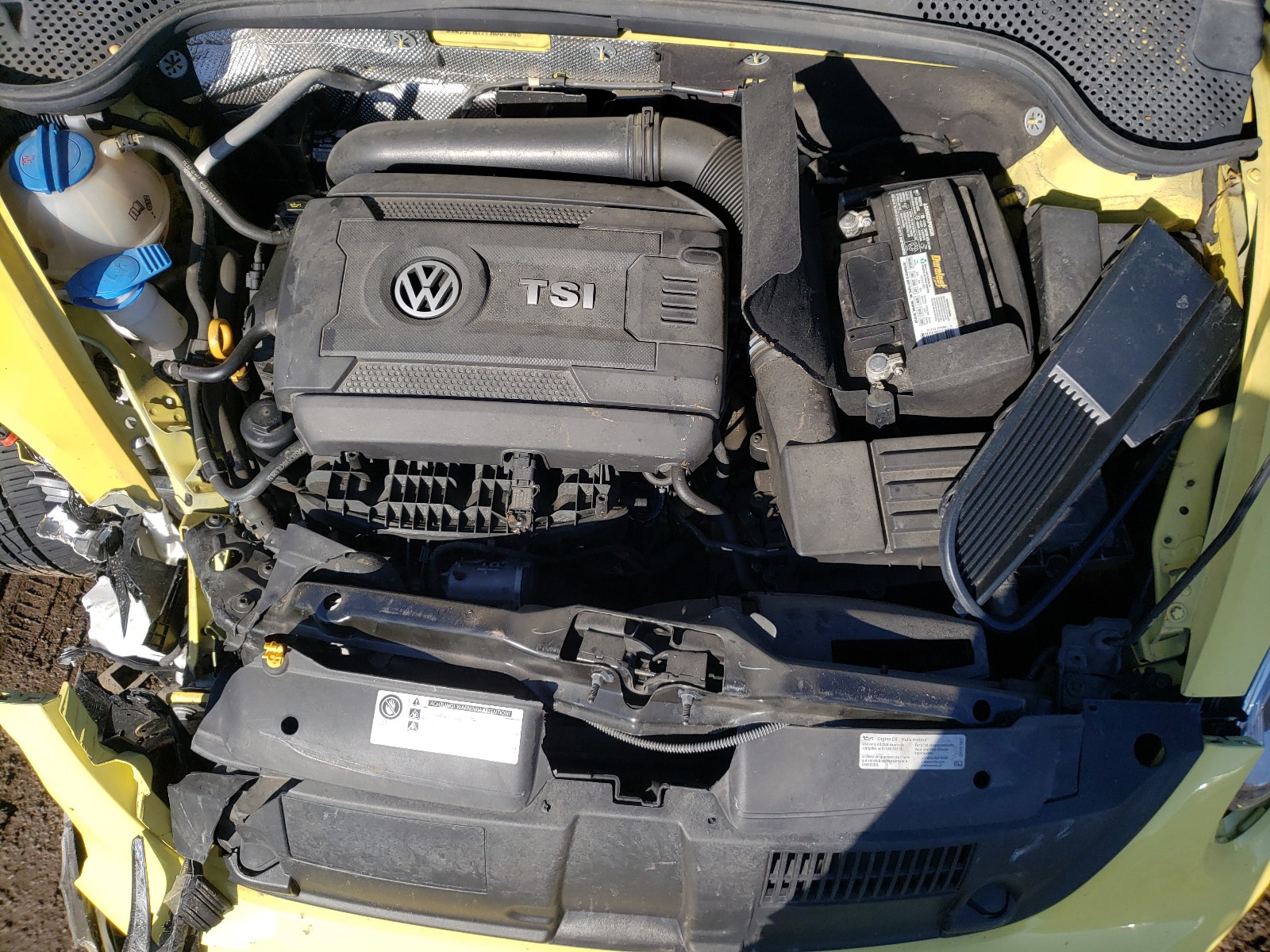 2015 Volkswagen Beetle 1.8t Yellow vin: 3VW517AT7FM807848