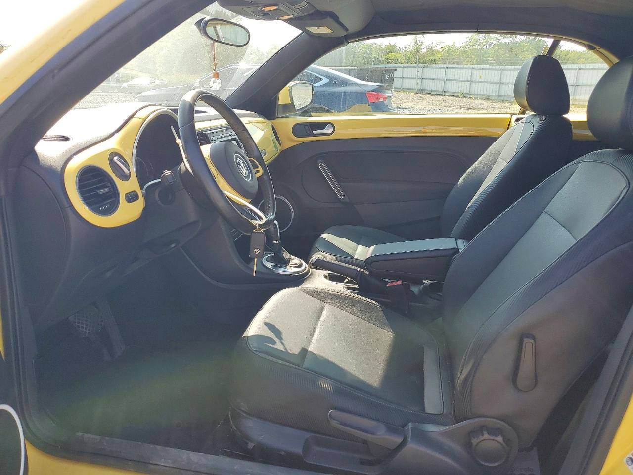 2015 Volkswagen Beetle 1.8t Yellow vin: 3VW517AT7FM807848