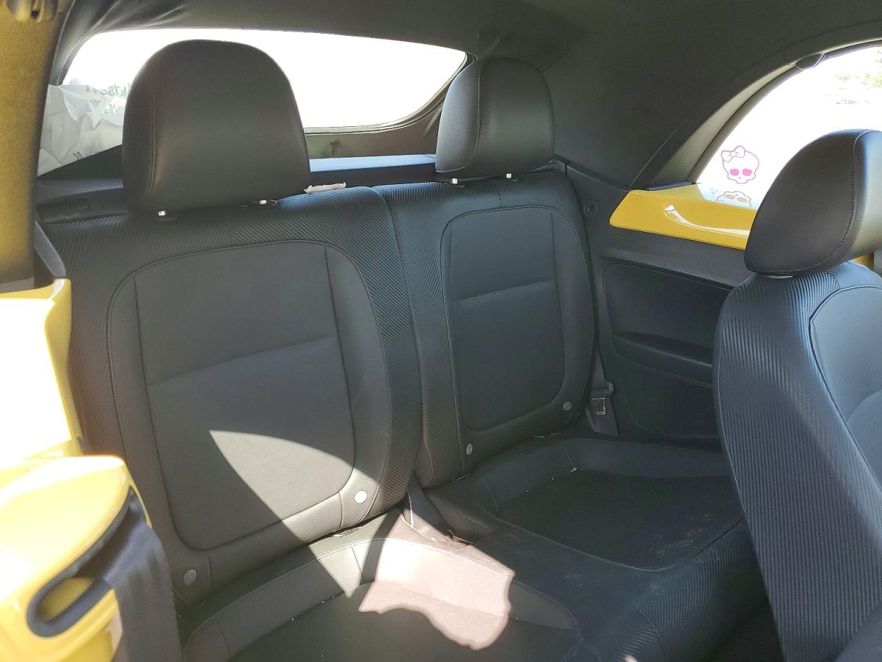2015 Volkswagen Beetle 1.8t Yellow vin: 3VW517AT7FM807848