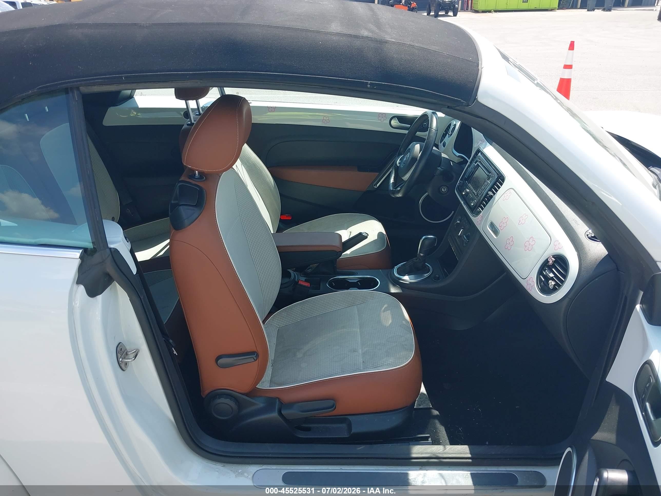 2015 Volkswagen Beetle 1.8t Classic Белый vin: 3VW517AT7FM810118