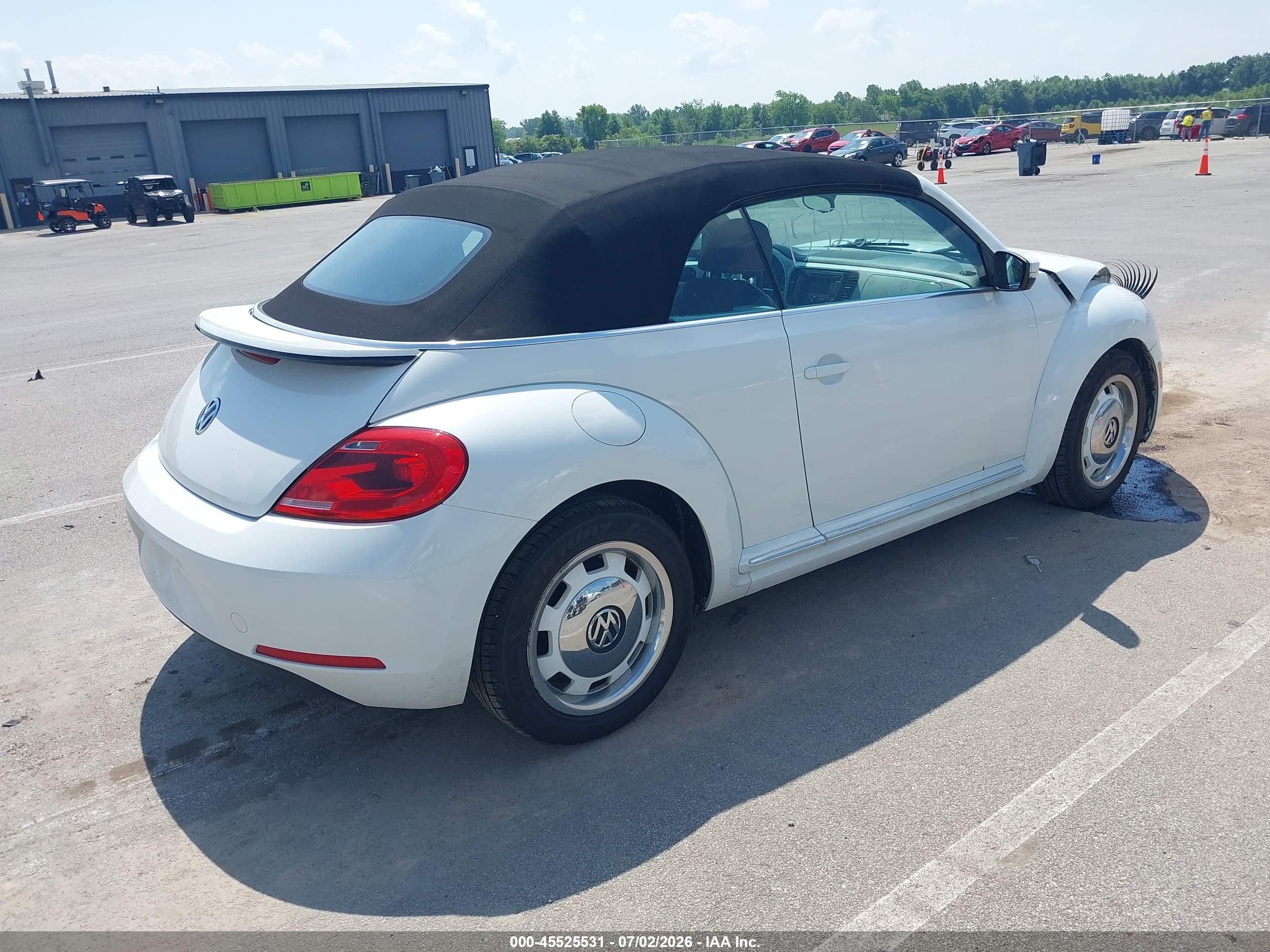 2015 Volkswagen Beetle 1.8t Classic Белый vin: 3VW517AT7FM810118