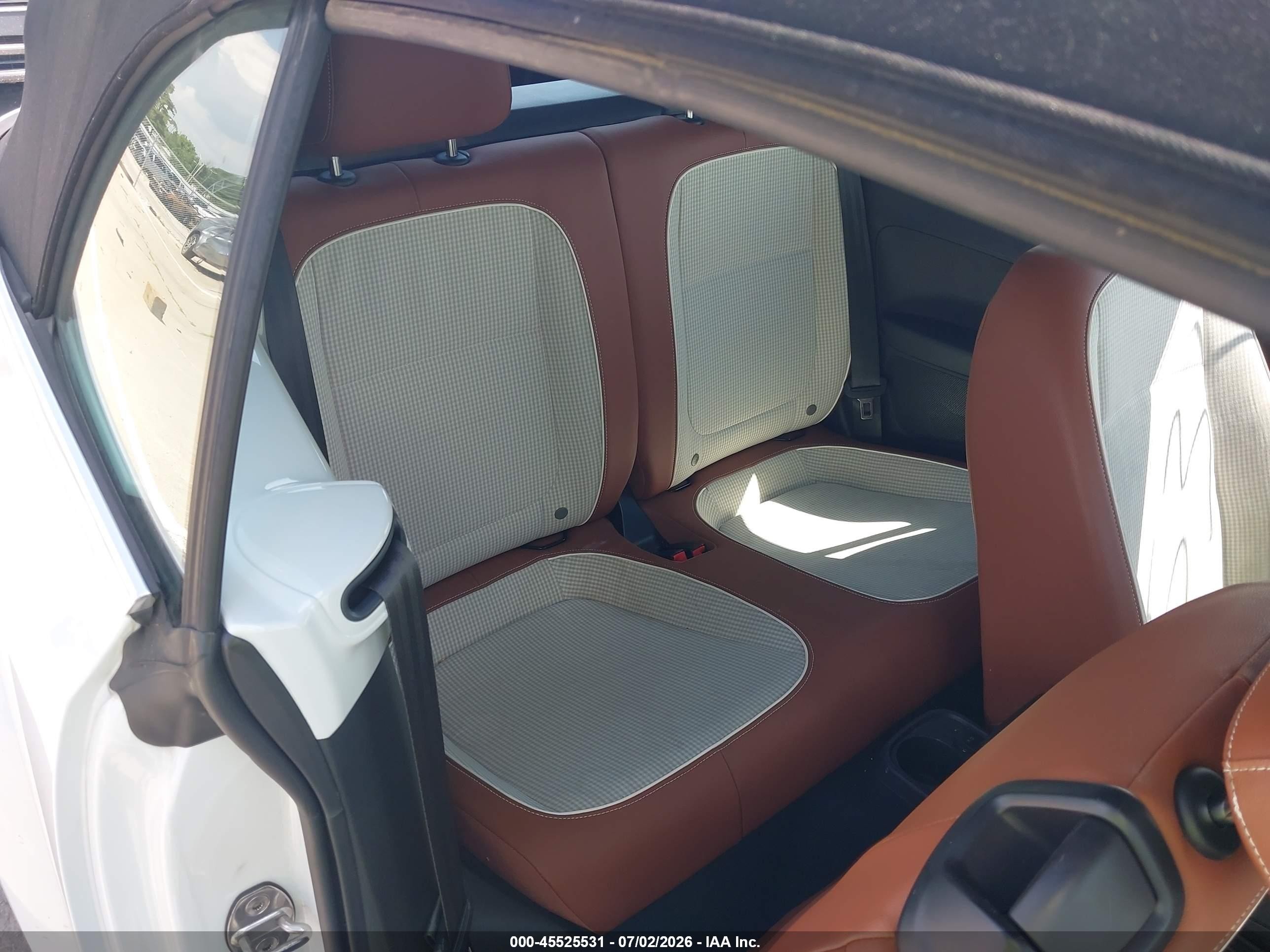 2015 Volkswagen Beetle 1.8t Classic Белый vin: 3VW517AT7FM810118