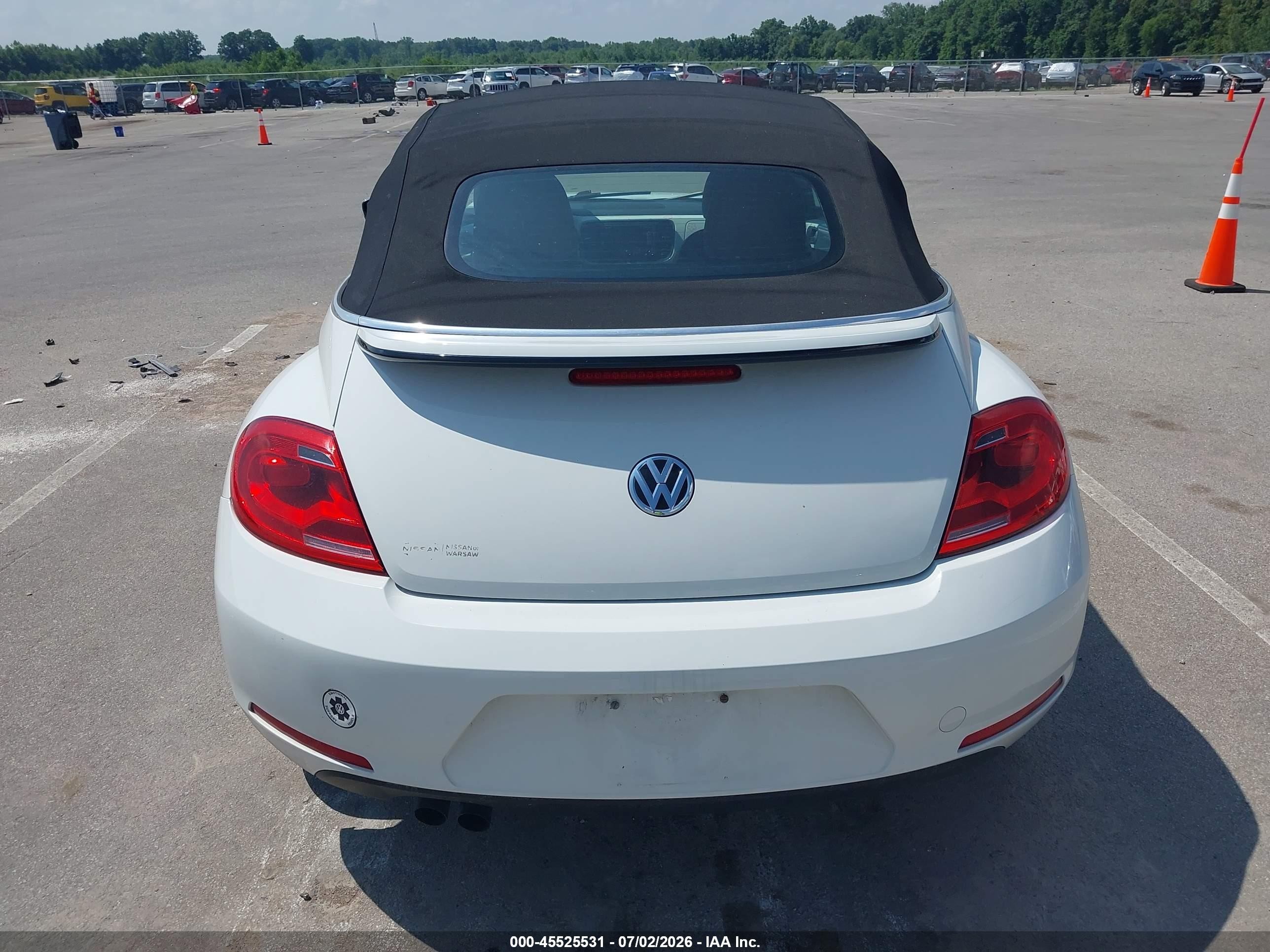 2015 Volkswagen Beetle 1.8t Classic Белый vin: 3VW517AT7FM810118