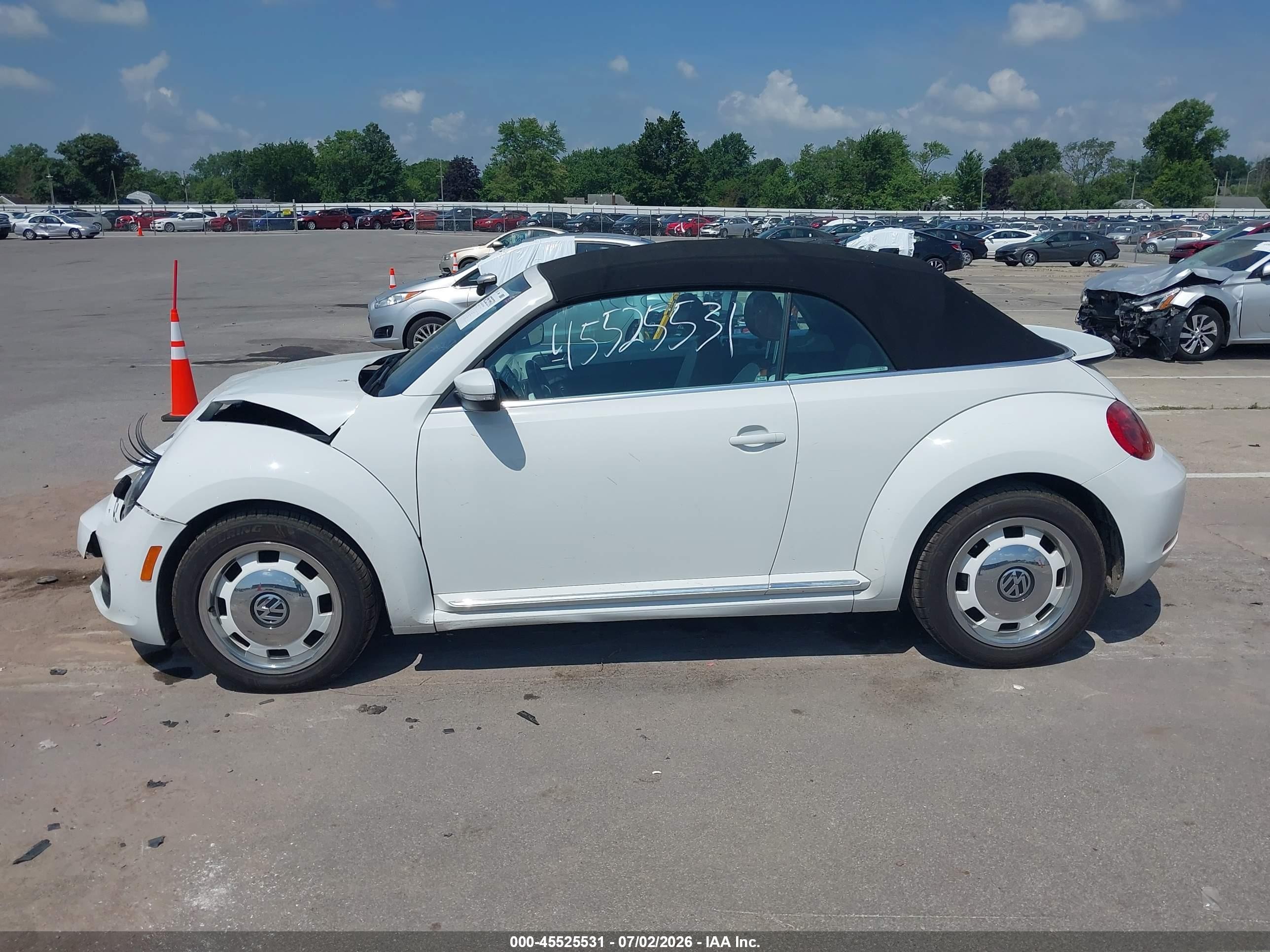 2015 Volkswagen Beetle 1.8t Classic Белый vin: 3VW517AT7FM810118