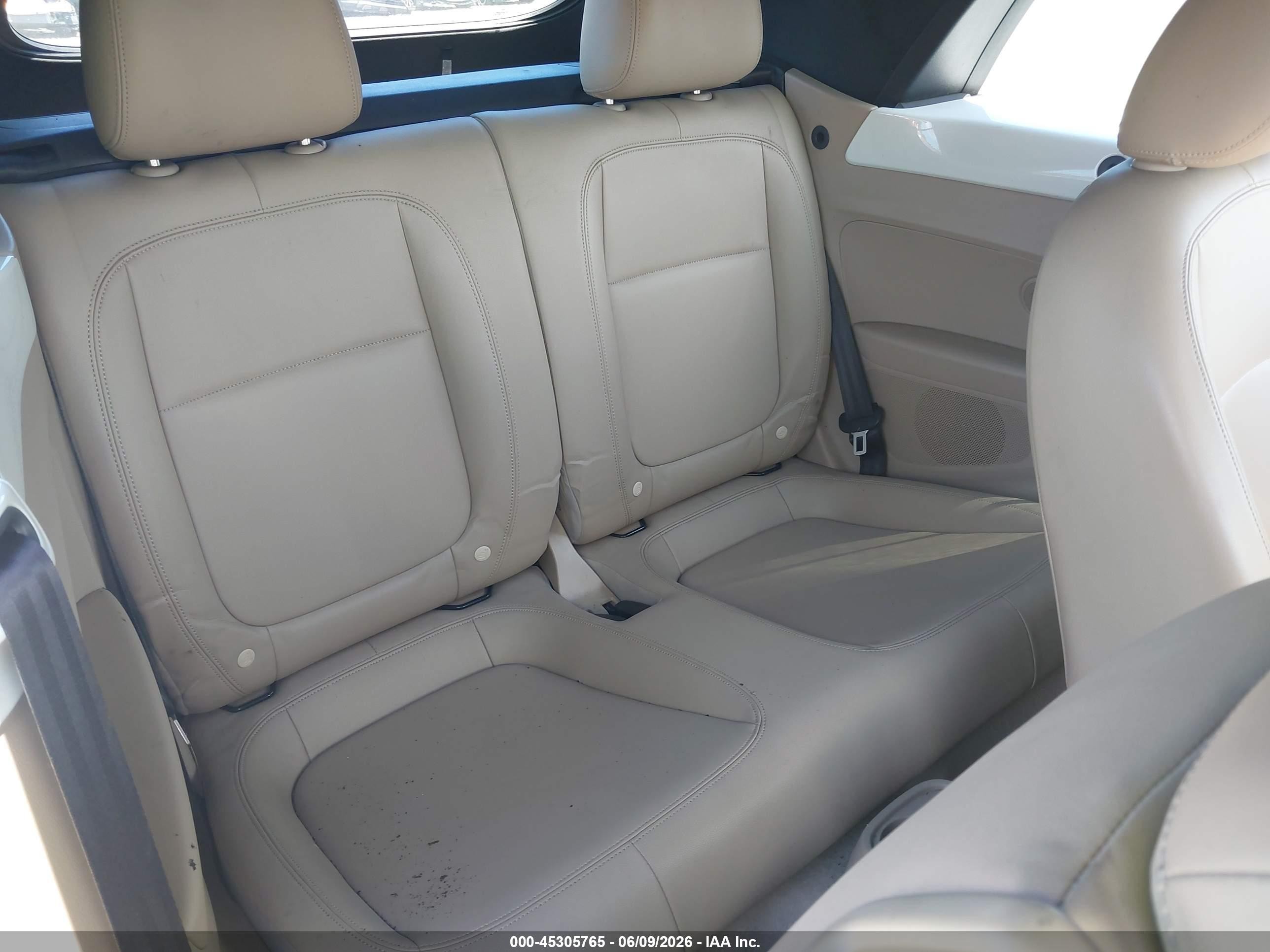 2014 Volkswagen Beetle 1.8t White vin: 3VW517AT8EM823278