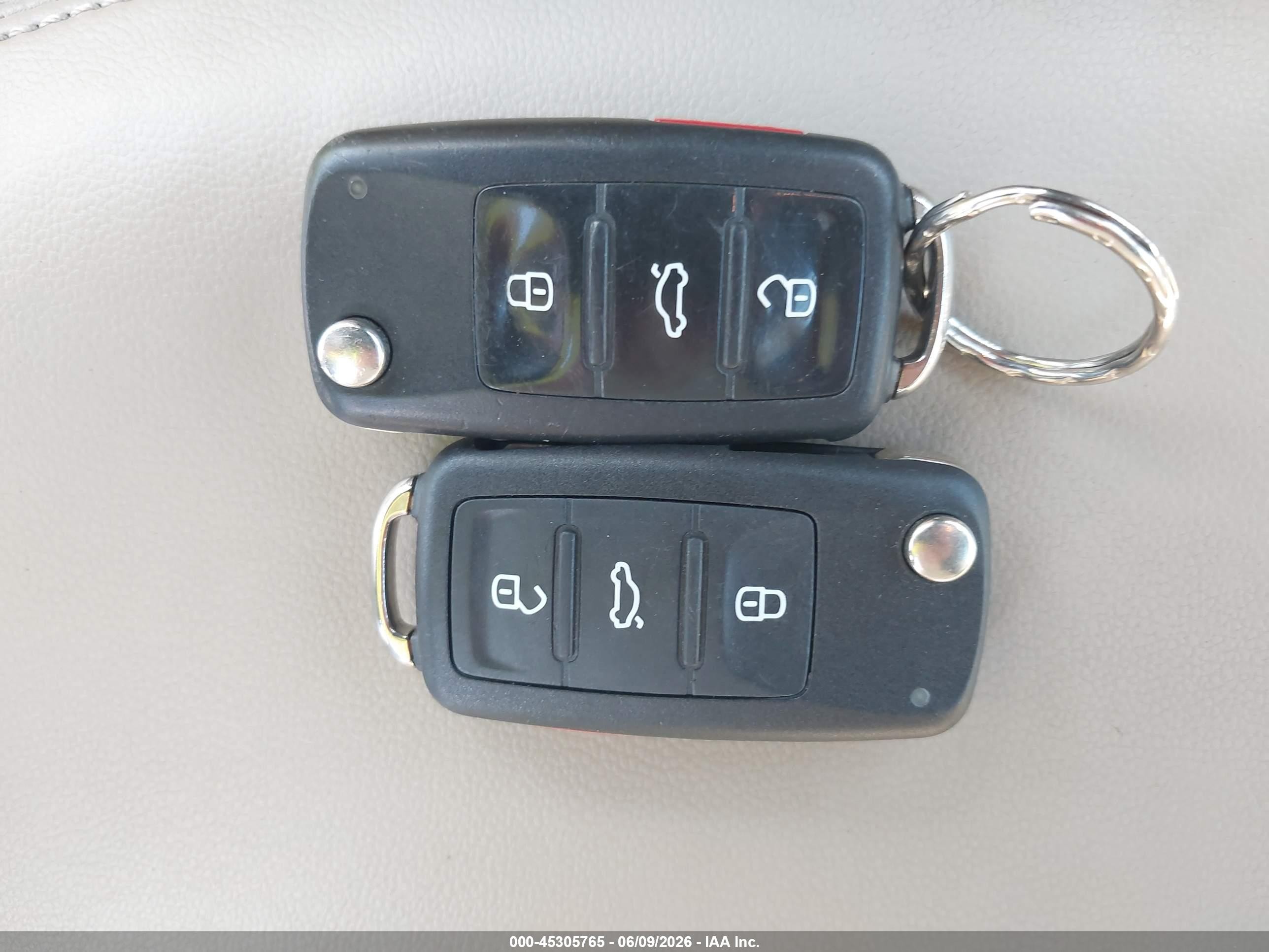 2014 Volkswagen Beetle 1.8t White vin: 3VW517AT8EM823278