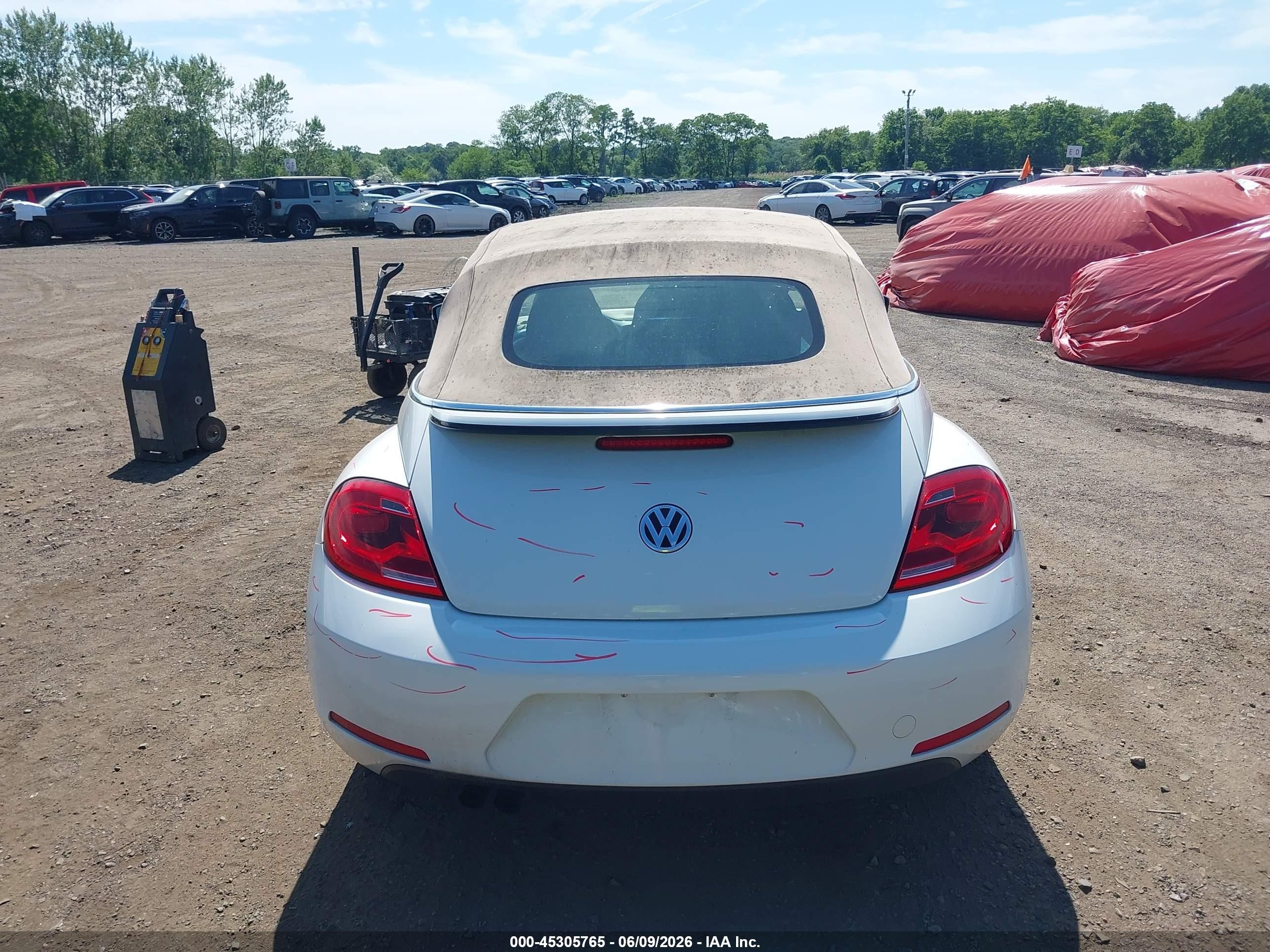 2014 Volkswagen Beetle 1.8t White vin: 3VW517AT8EM823278