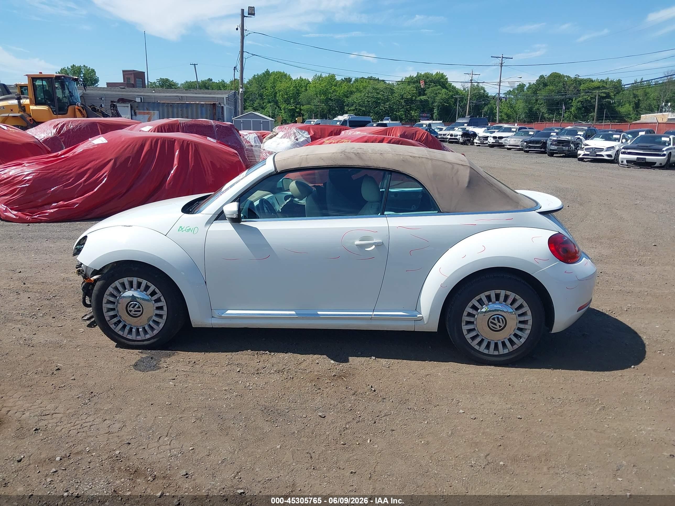 2014 Volkswagen Beetle 1.8t White vin: 3VW517AT8EM823278