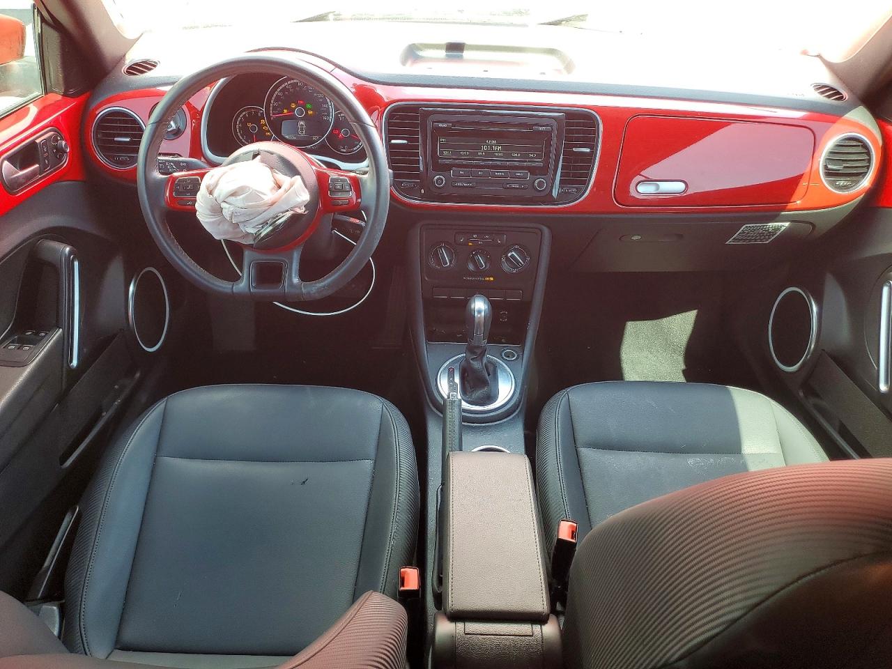 2015 Volkswagen Beetle 1.8t Red vin: 3VW517AT8FM802951