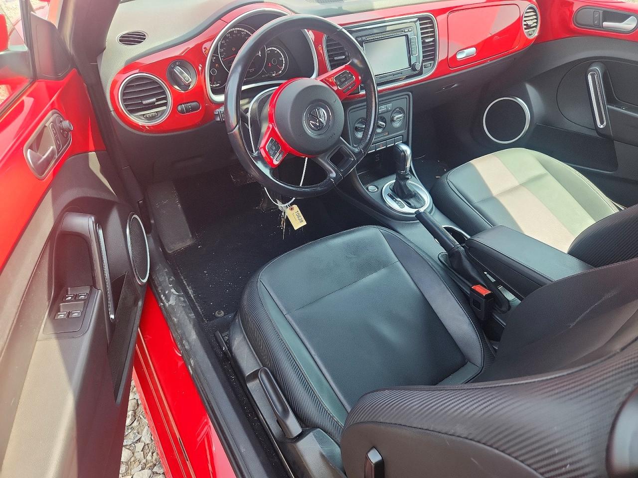 2015 Volkswagen Beetle 1.8t Red vin: 3VW517ATXFM800828