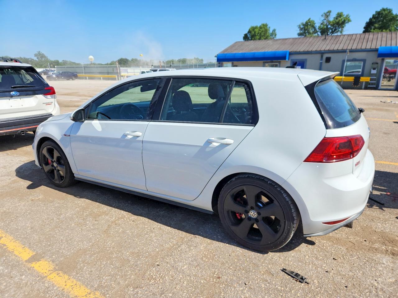2015 Volkswagen Gti White vin: 3VW547AU8FM078632