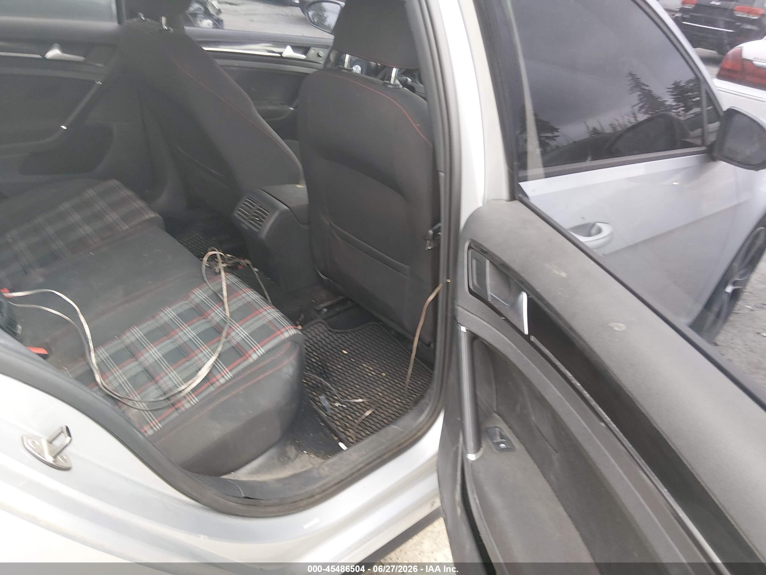 2015 Volkswagen Golf Gti 2.0t S W/performance Package 4-door Серебряный vin: 3VW547AU9FM095410