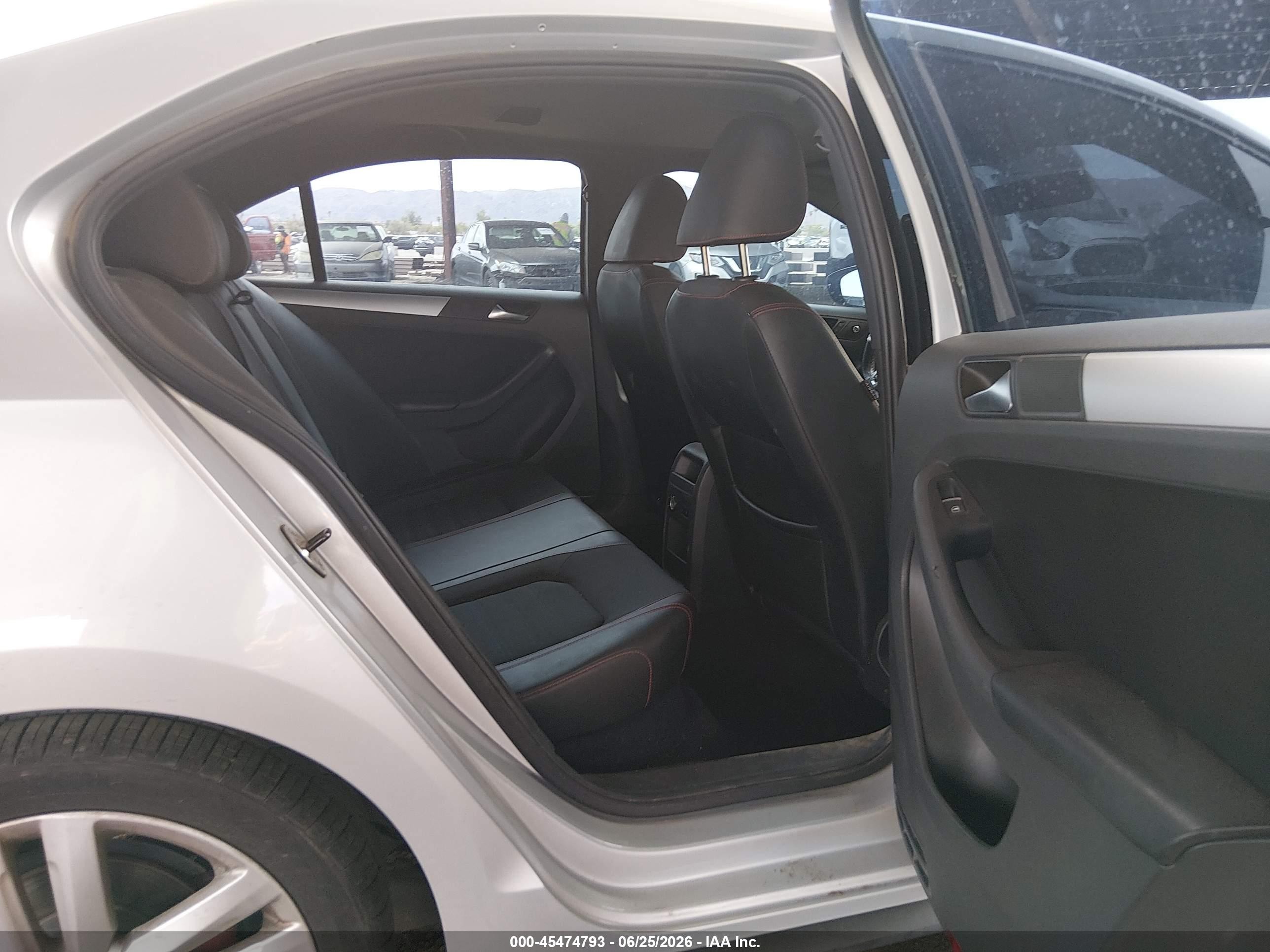 2012 Volkswagen Jetta Gli Silver vin: 3VW567AJ0CM460097