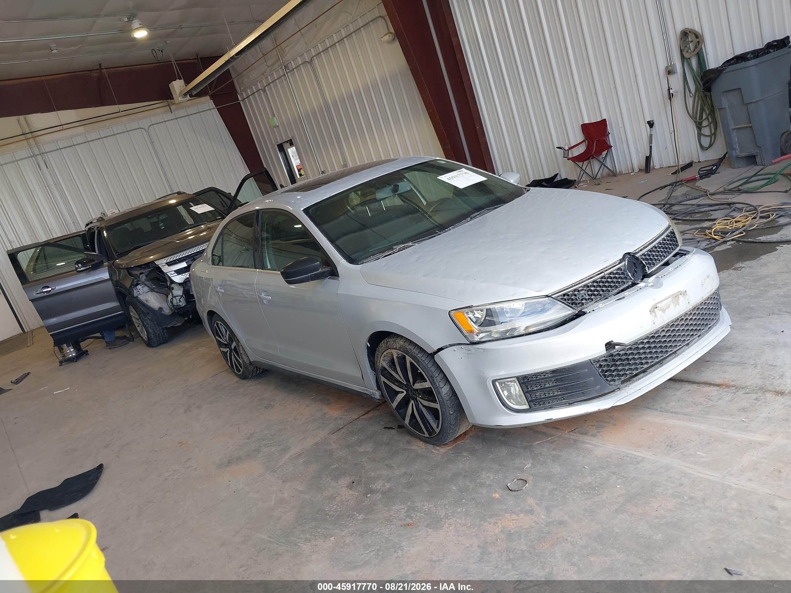 3VW567AJ2CM123656