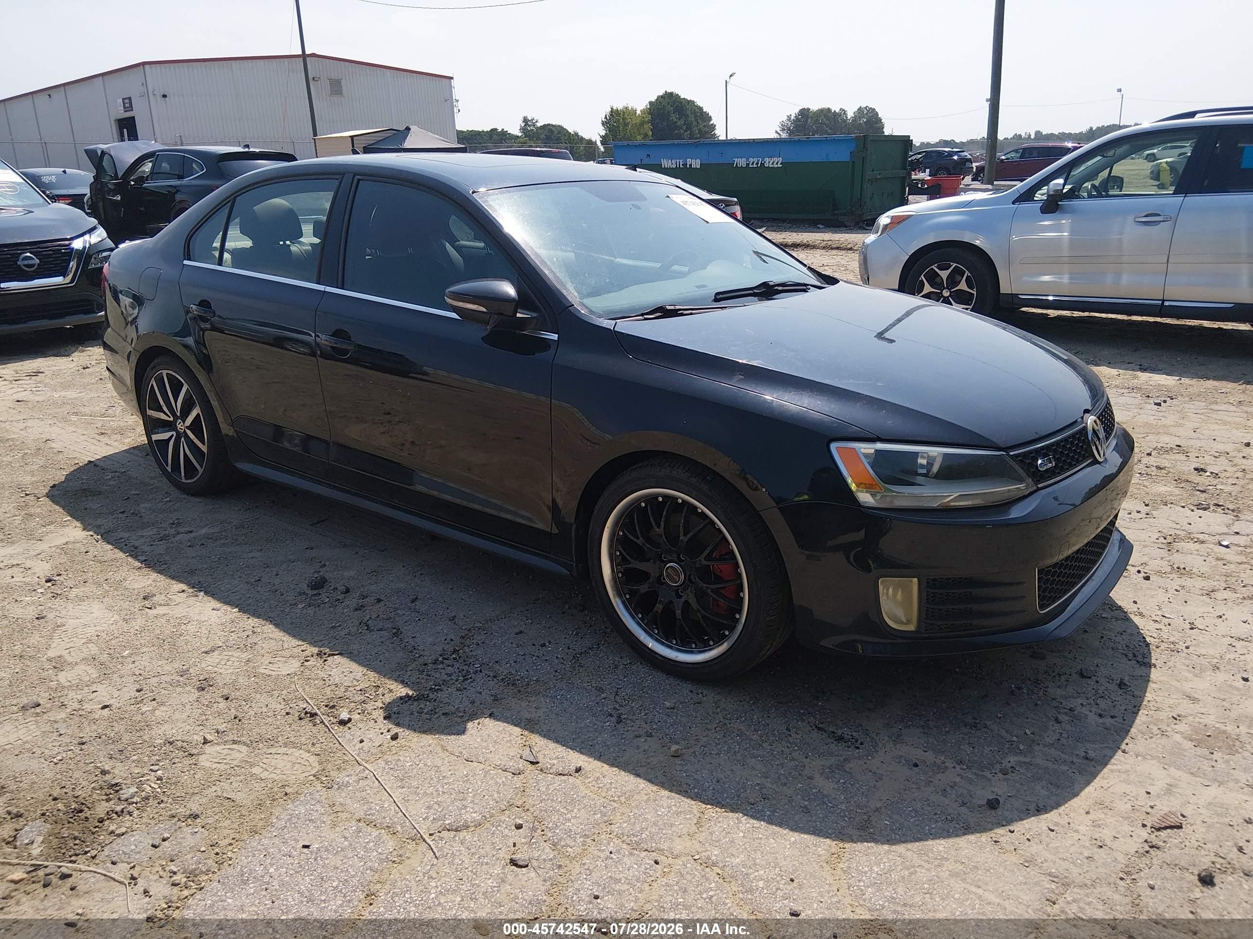 3VW587AJ2CM015242
