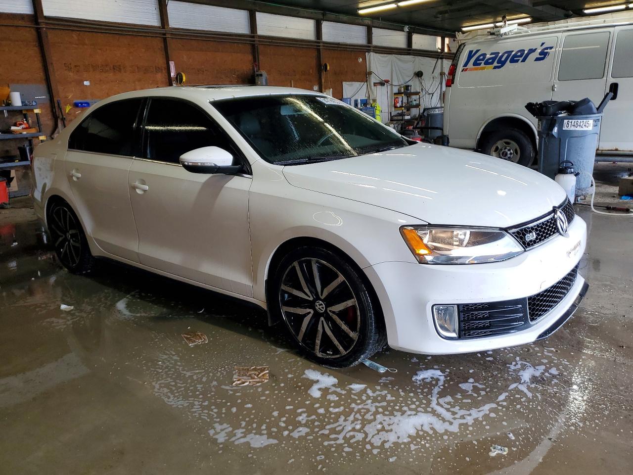 2012 Volkswagen Jetta Gli White vin: 3VW5A7AJ0CM009699