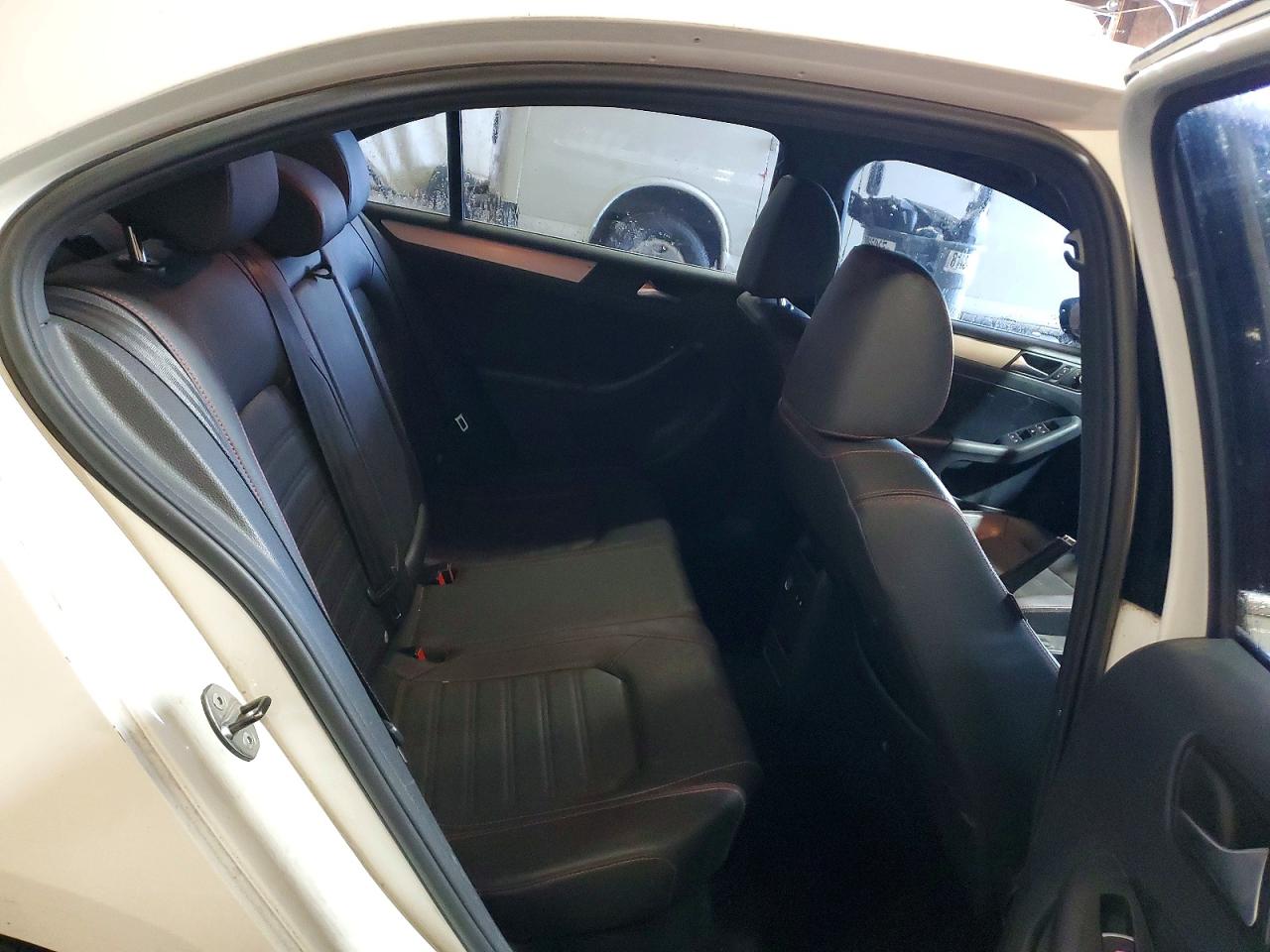 2012 Volkswagen Jetta Gli White vin: 3VW5A7AJ0CM009699