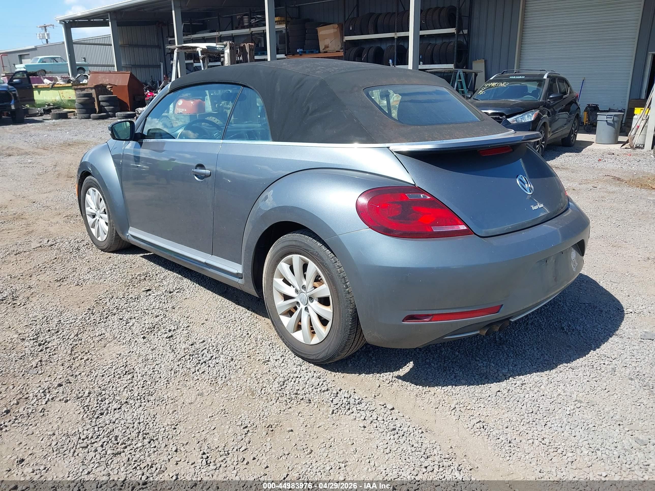 2018 Volkswagen Beetle 2.0t Coast/2.0t S/2.0t Se Gray vin: 3VW5DAAT0JM515472