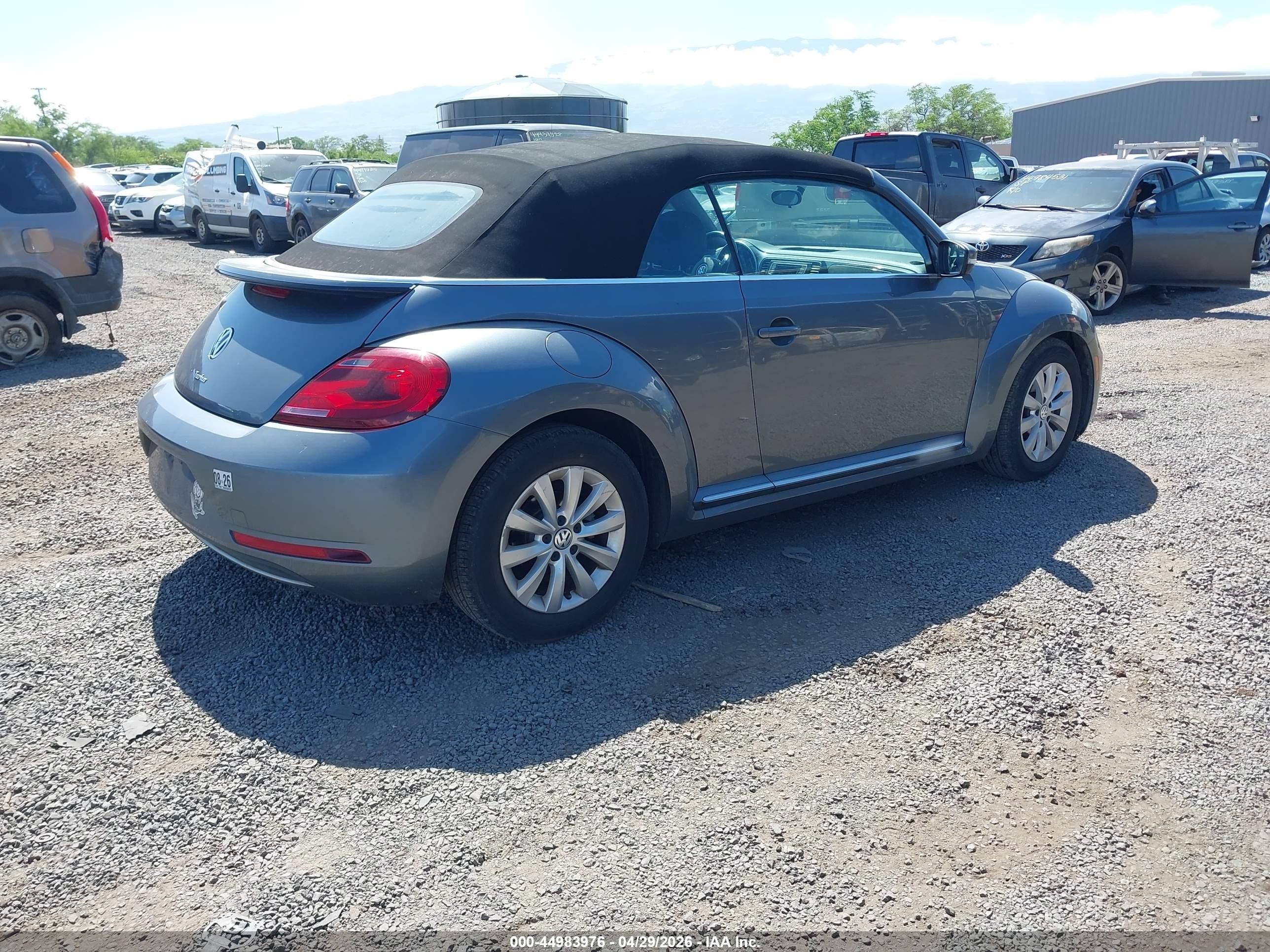 2018 Volkswagen Beetle 2.0t Coast/2.0t S/2.0t Se Gray vin: 3VW5DAAT0JM515472