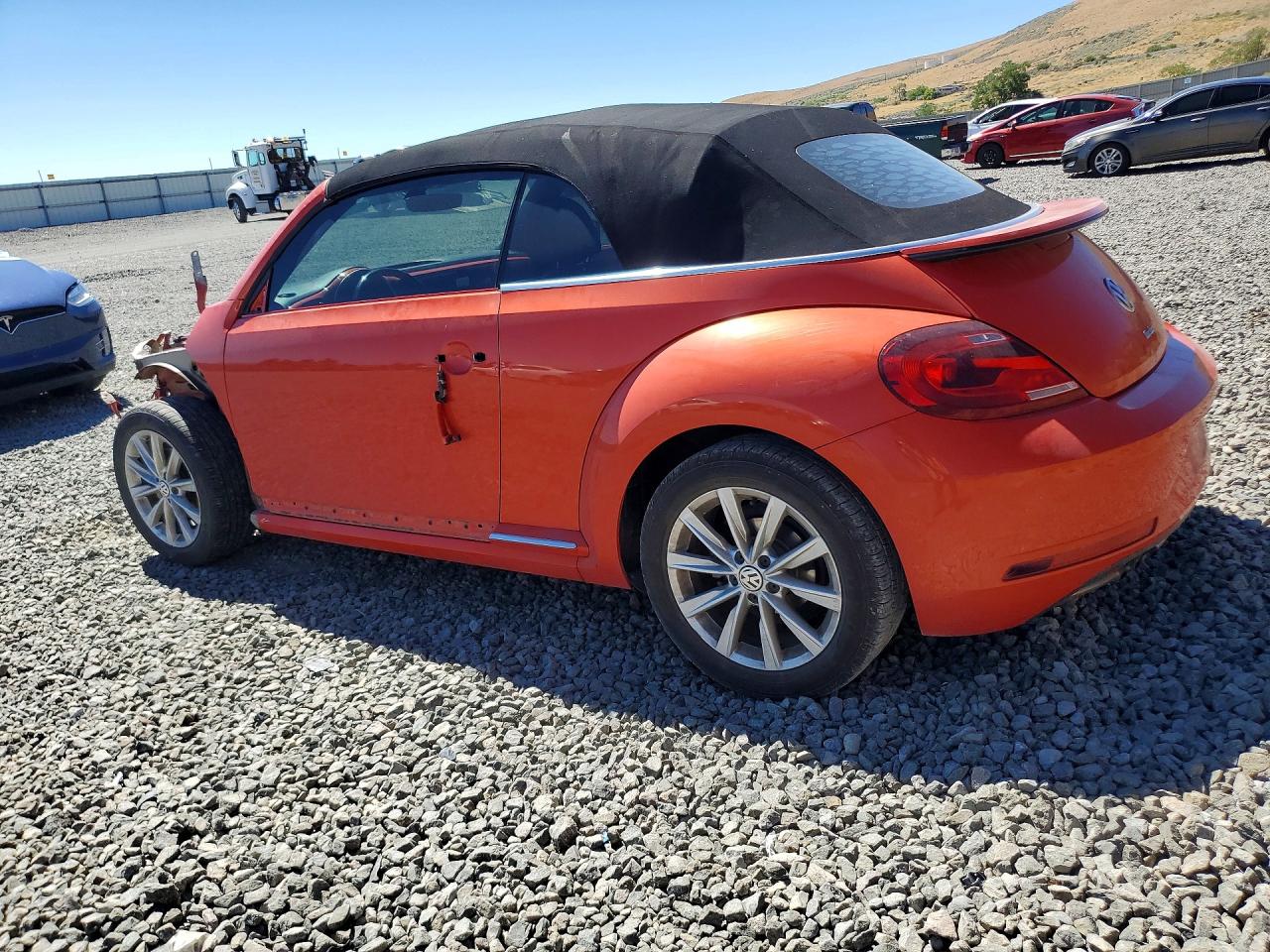 2018 Volkswagen Beetle S Orange vin: 3VW5DAAT5JM516777